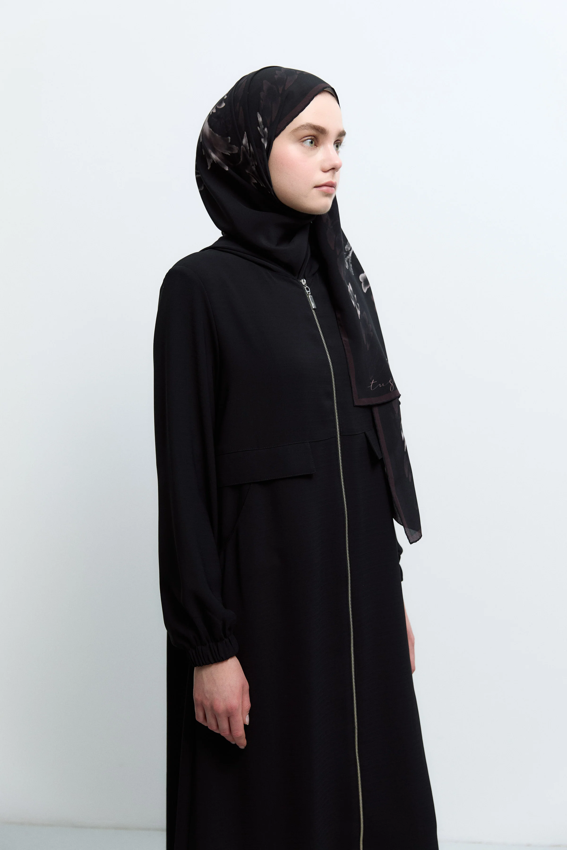 Abaya zippée avec capuche - Noir - Image 3