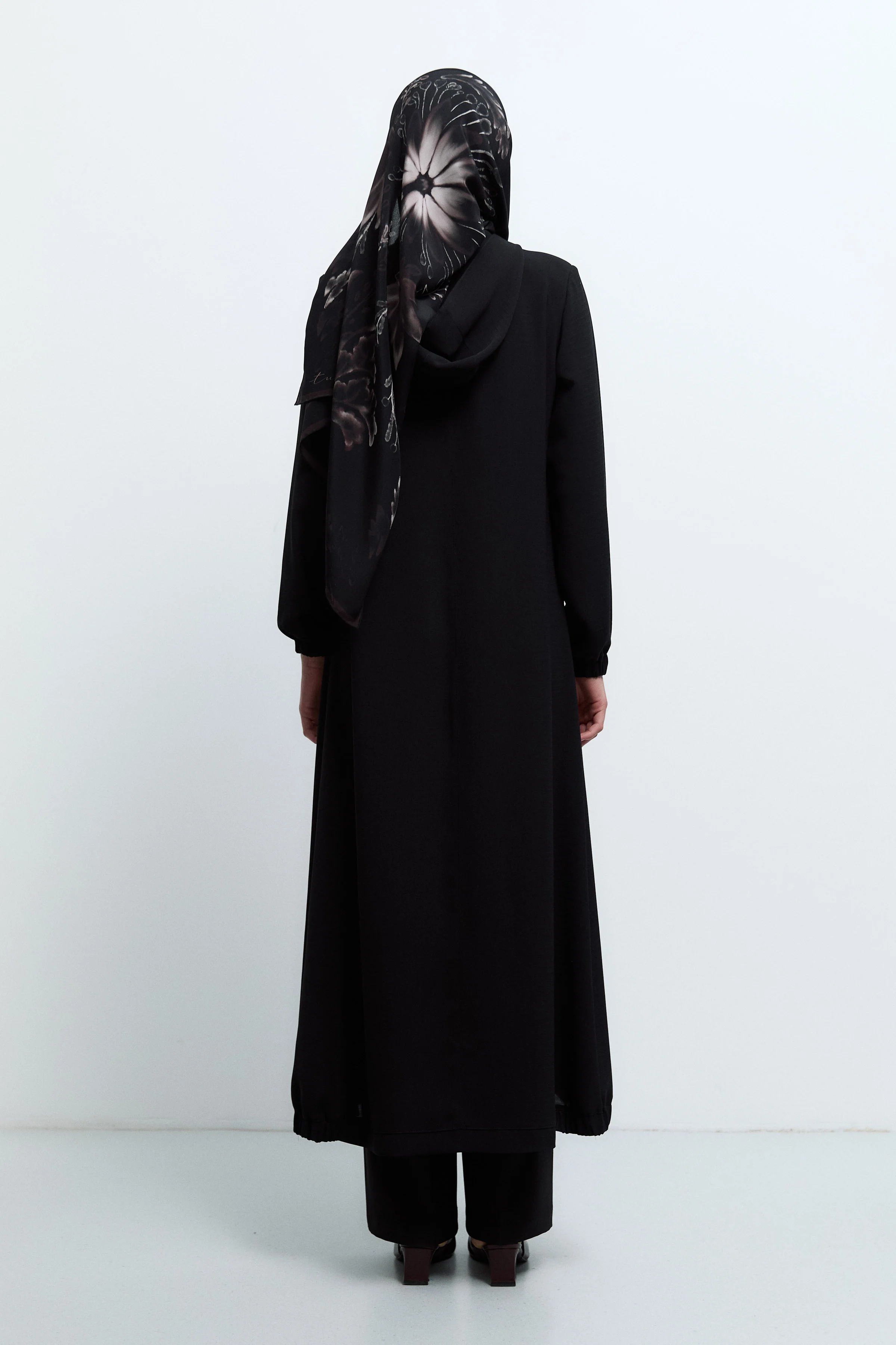 Abaya zippée avec capuche - Noir - Image 6