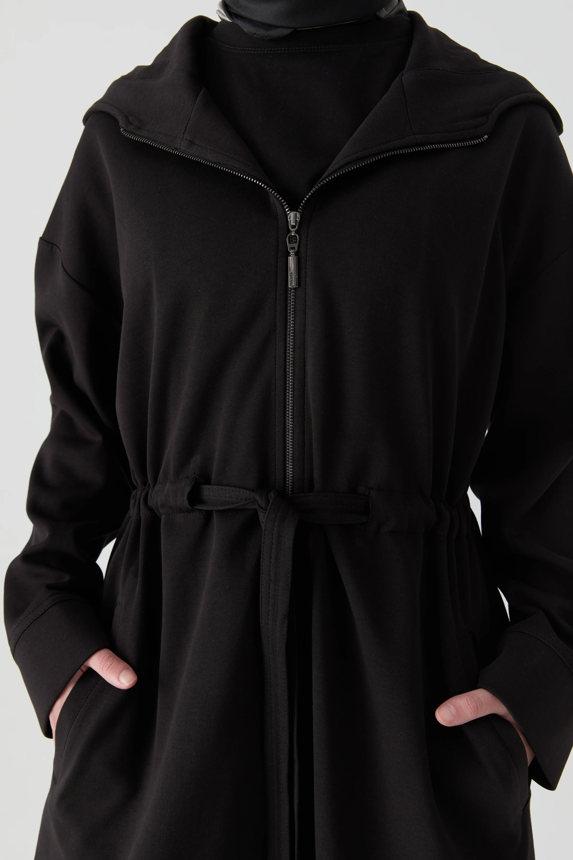 Cap en tricot à capuche avec ceinture à cordon de serrage - Noir - Image 4