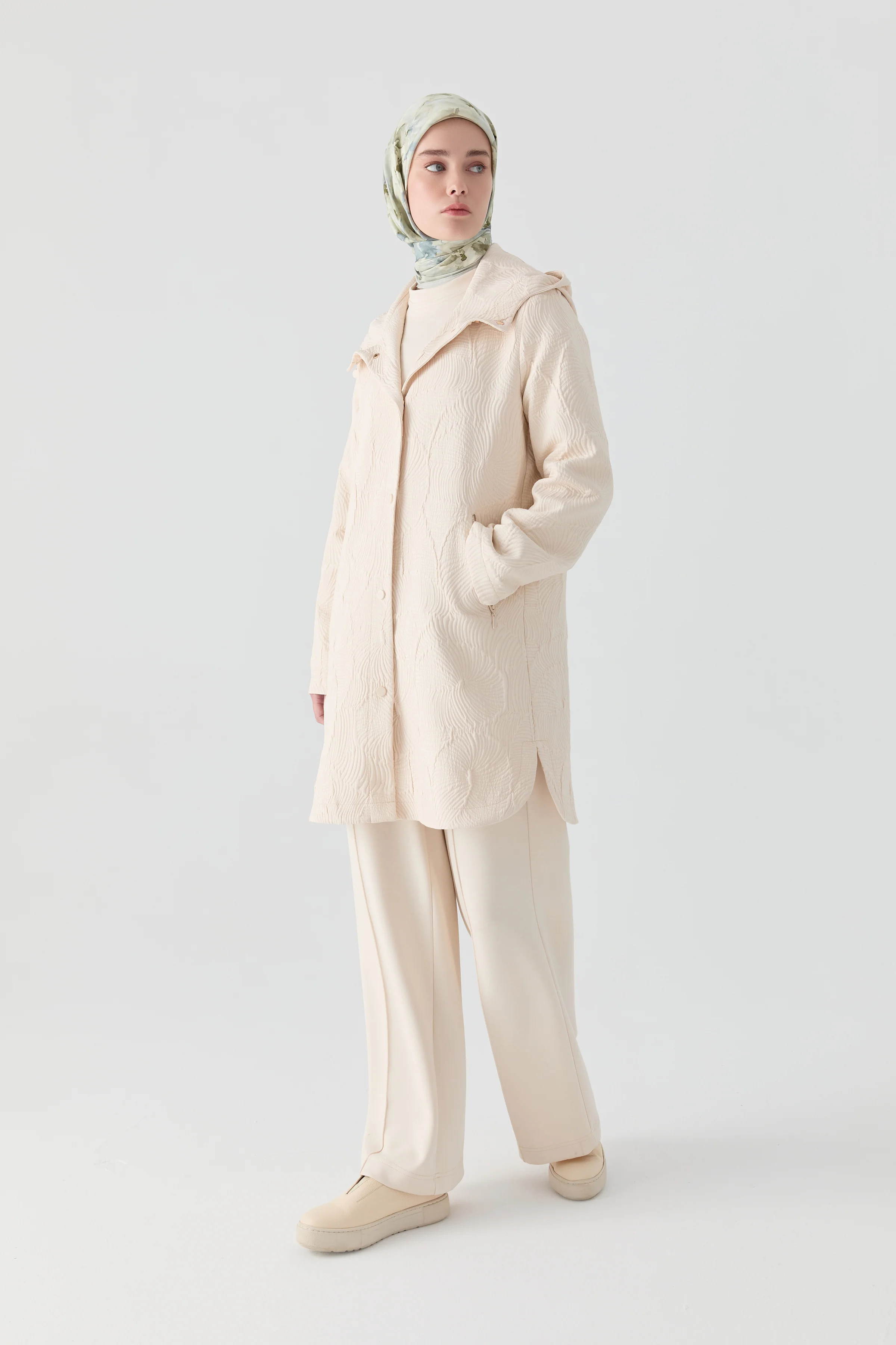 Cap matelassé fendu avec fermeture à pression - Écru - Image 3