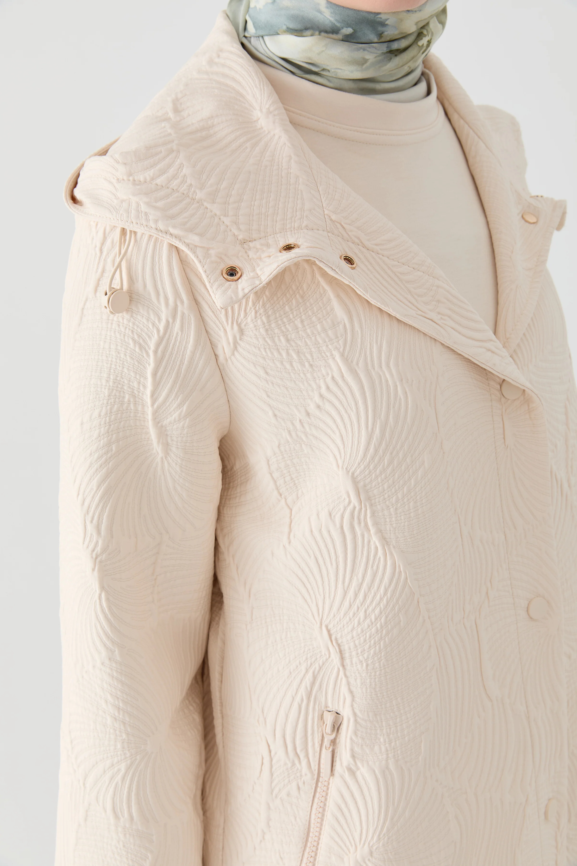 Cap matelassé fendu avec fermeture à pression - Écru - Image 4