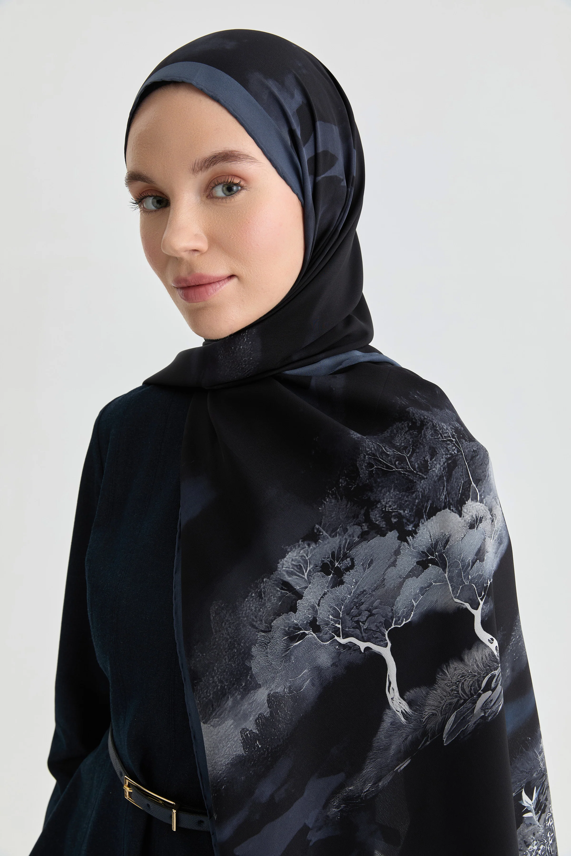 Châle en crêpe de soie Maren - Bleu aviateur - Image 4