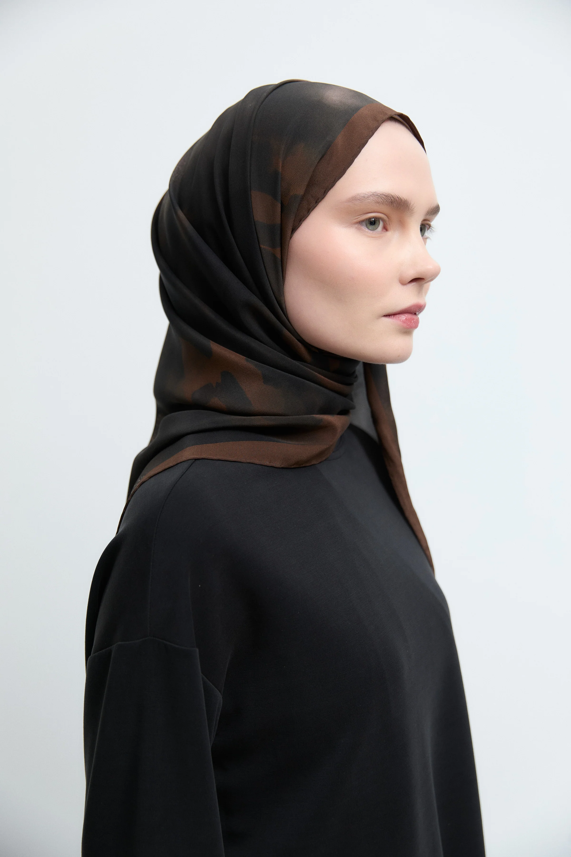 Châle en crêpe de soie Maren - Café - Image 5