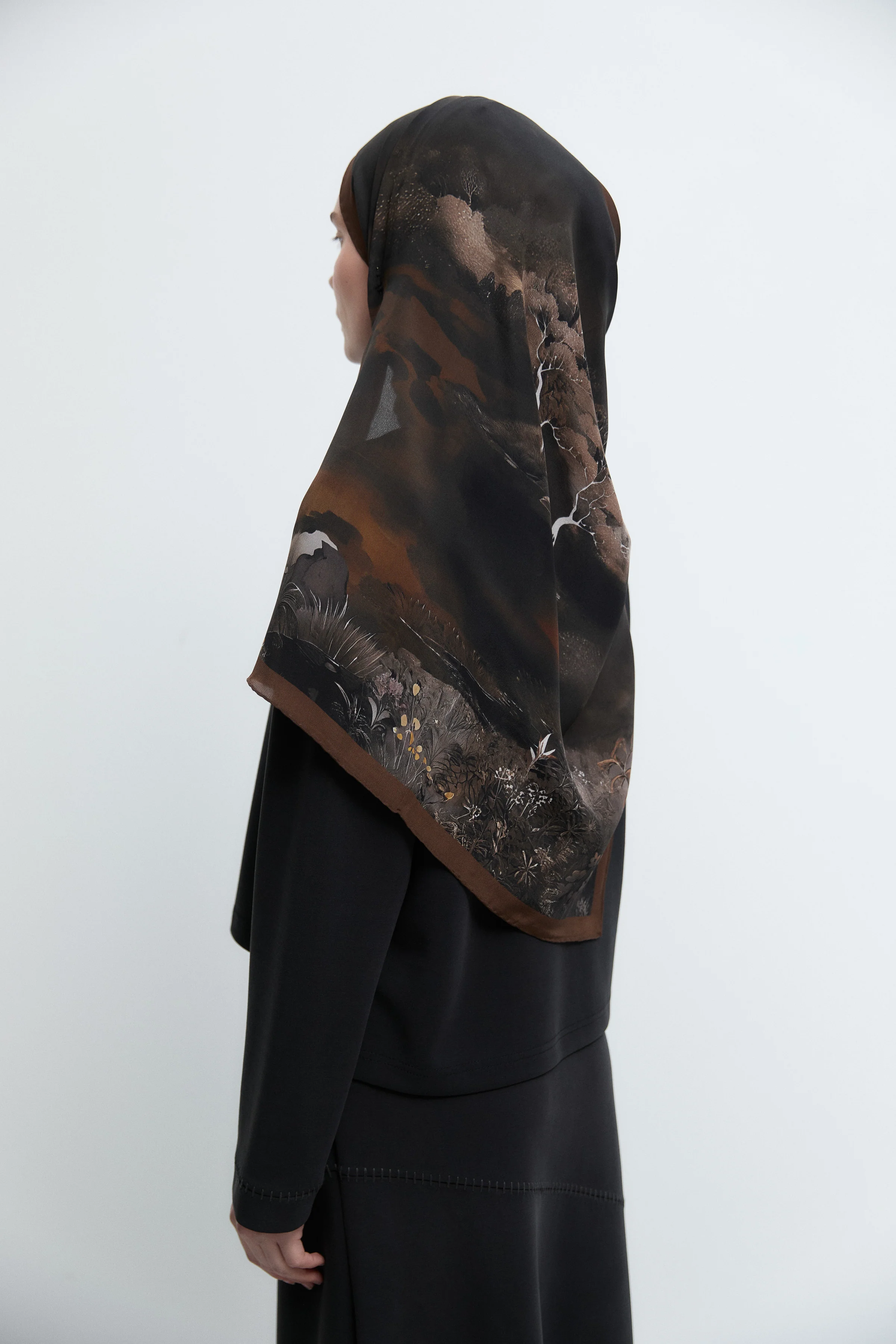 Châle en crêpe de soie Maren - Café - Image 6