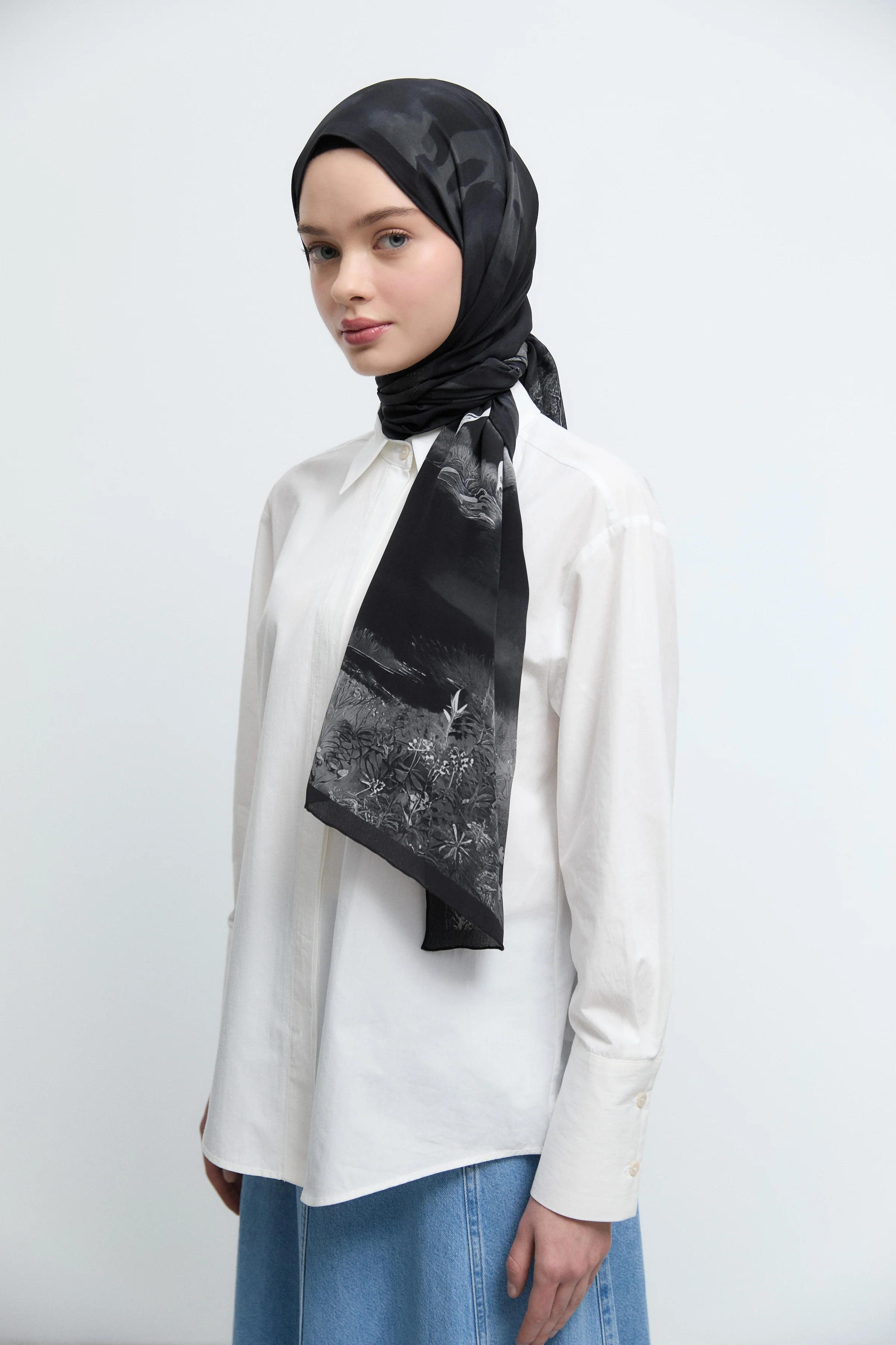 Châle en crêpe de soie Maren - Noir - Image 3