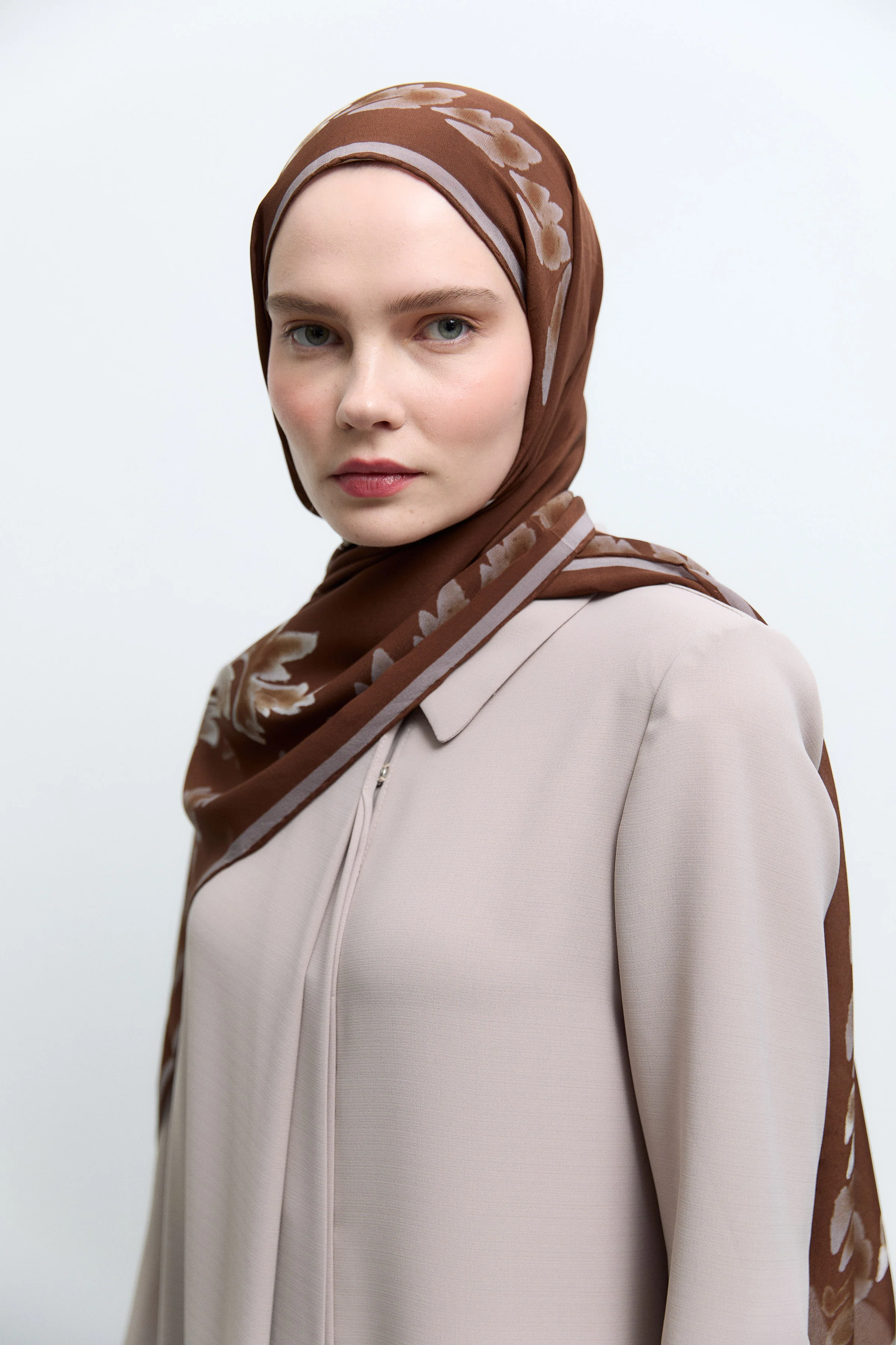 Châle en soie crêpe Nev - Terre d'ombre - Image 3