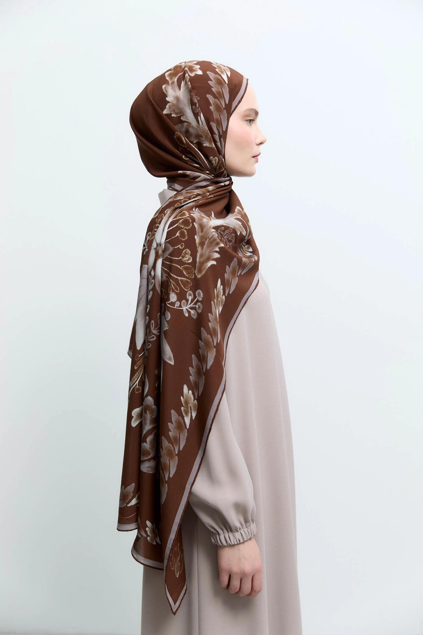 Châle en soie crêpe Nev - Terre d'ombre - Image 5