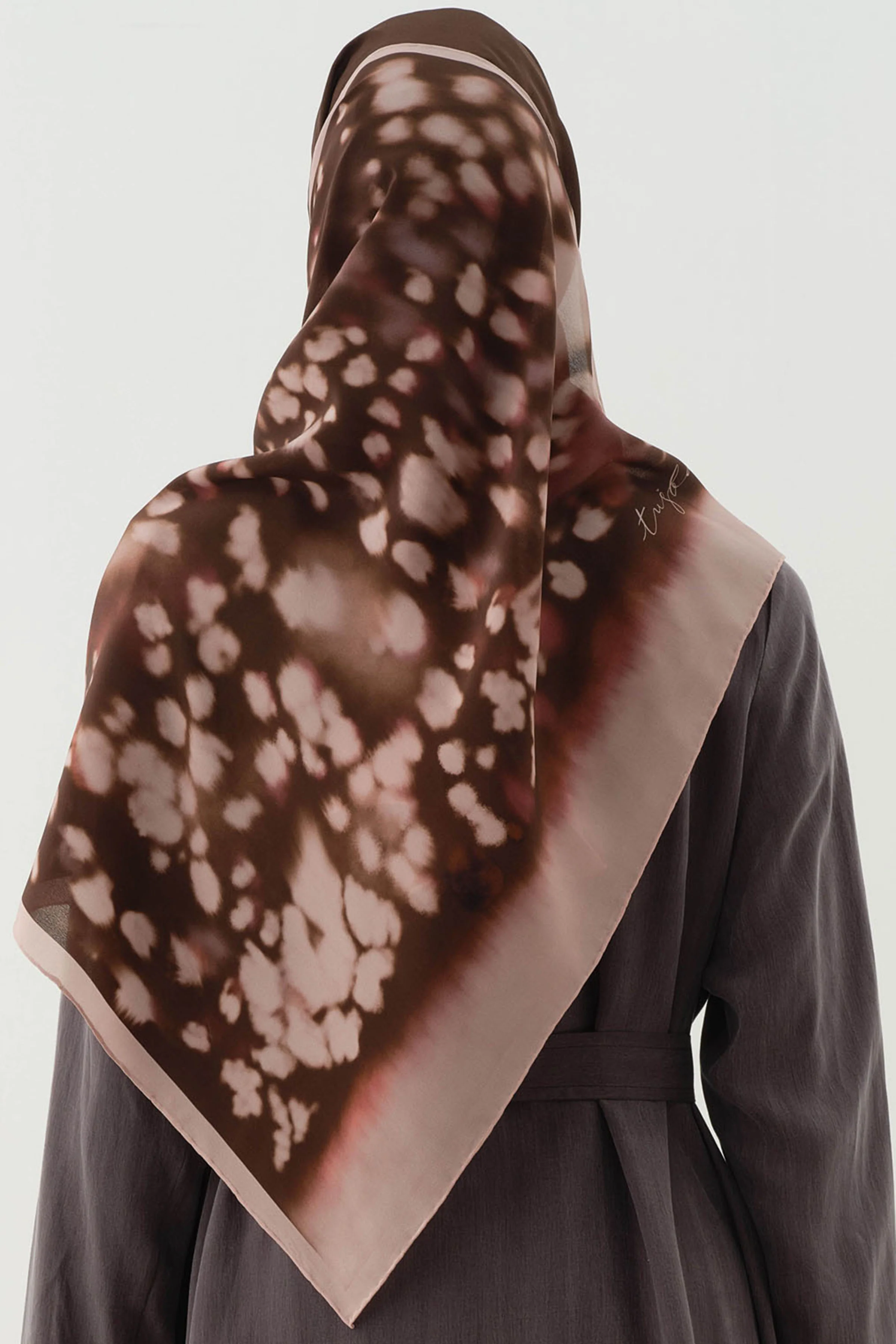 Châle en soie crêpe Sebu - Marron foncé - Image 3