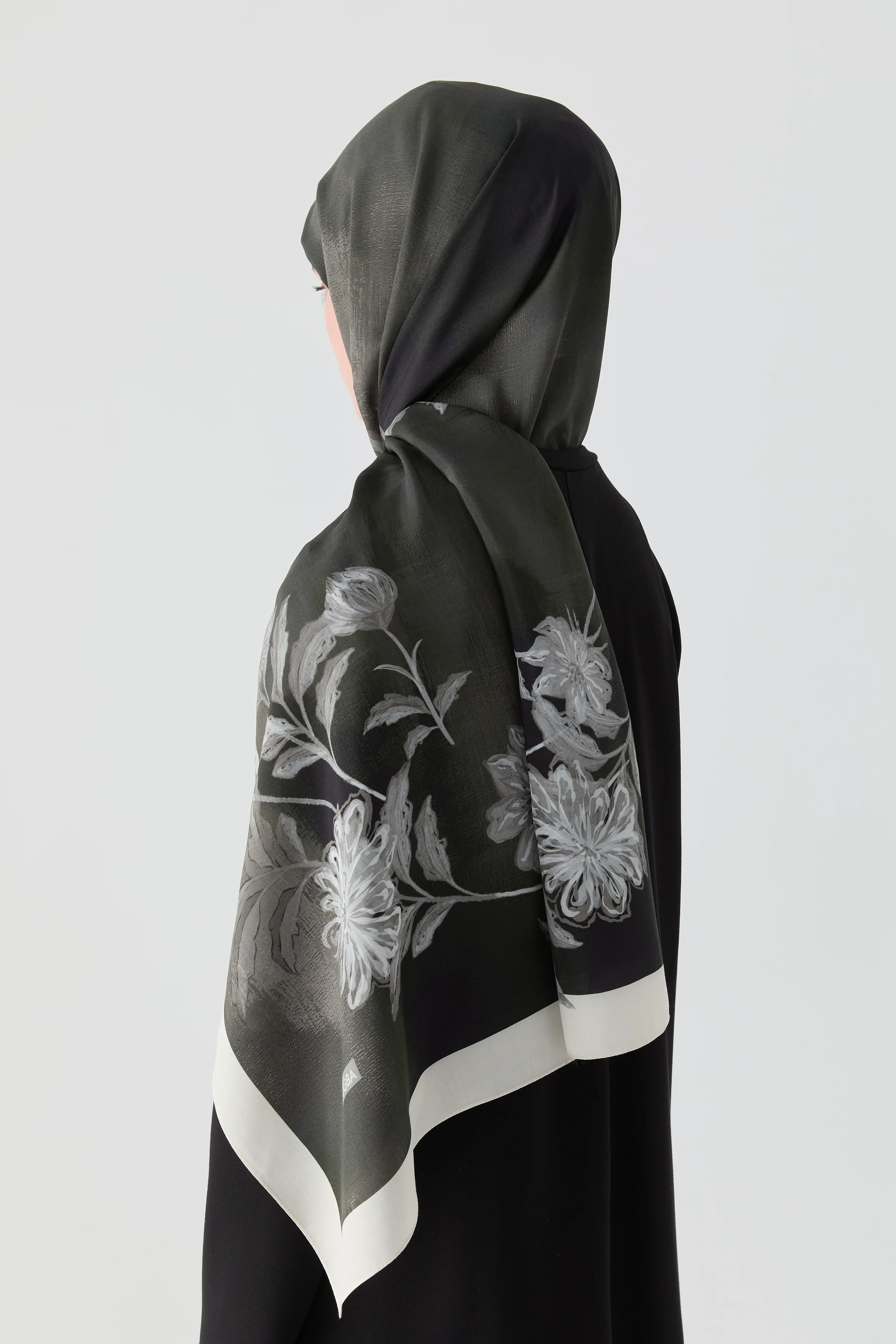 Châle Natural à motif floral Funda - Noir - Image 4