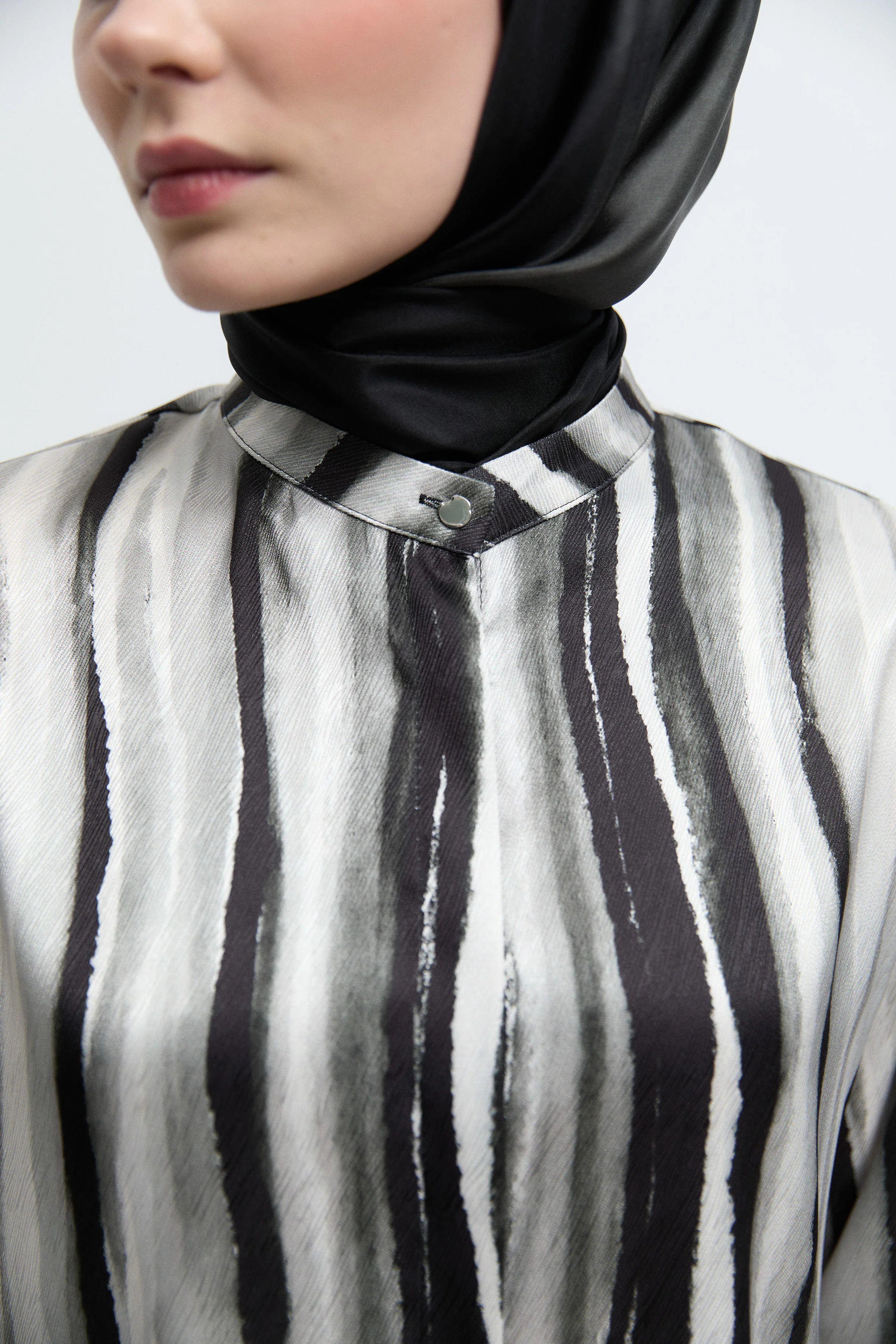 Chemise à boutonnage dissimulé - Noir - Image 3