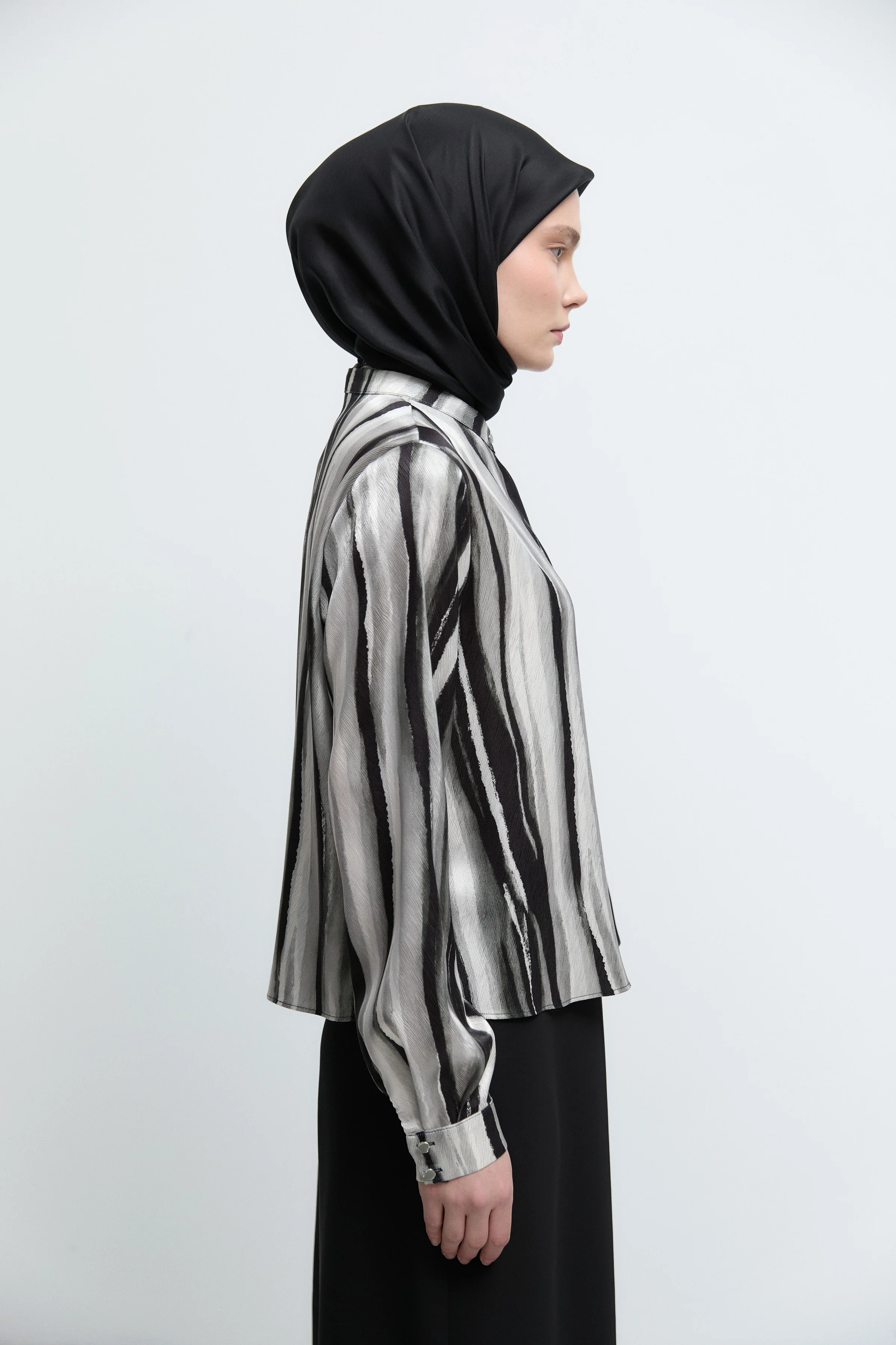 Chemise à boutonnage dissimulé - Noir - Image 4