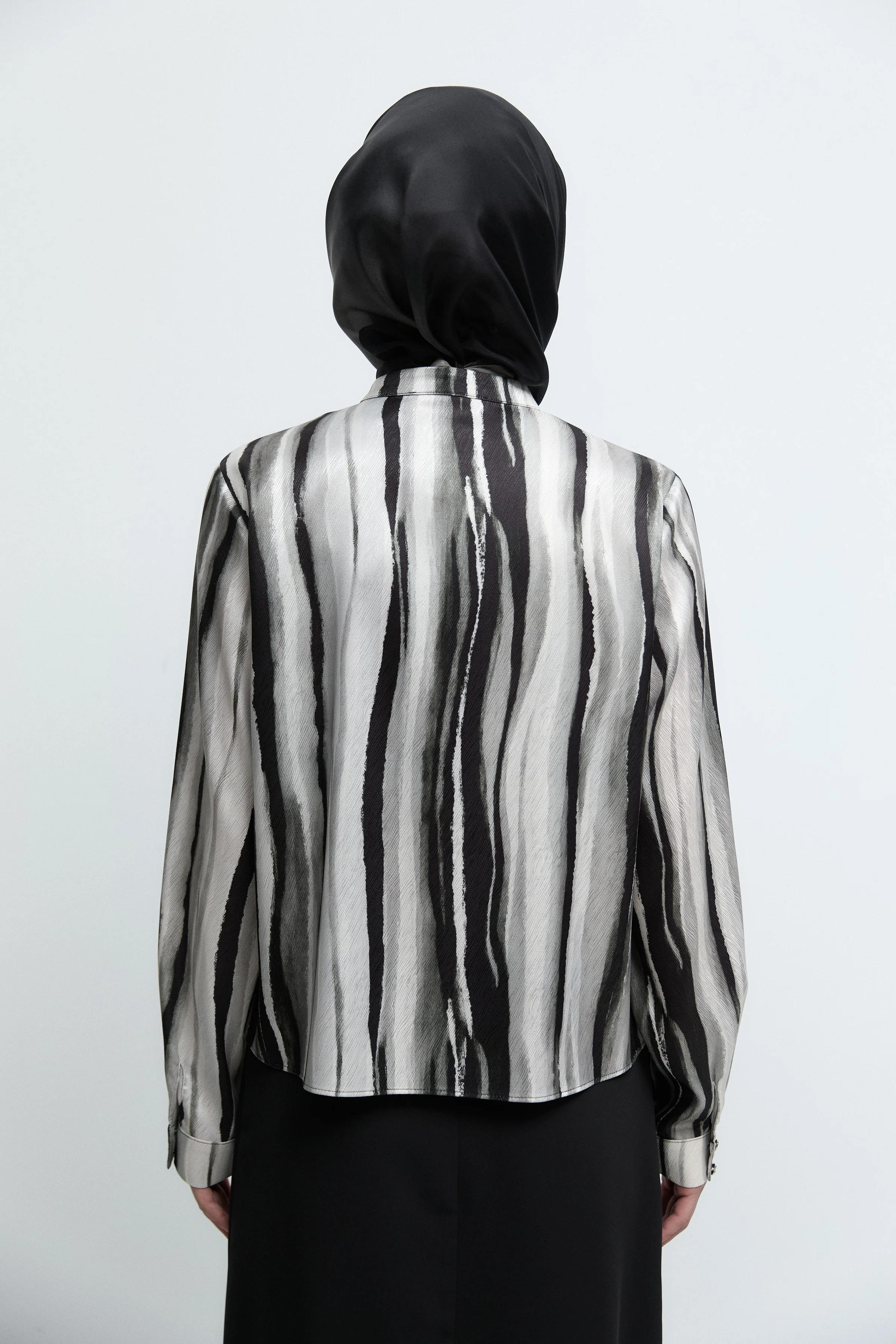 Chemise à boutonnage dissimulé - Noir - Image 6