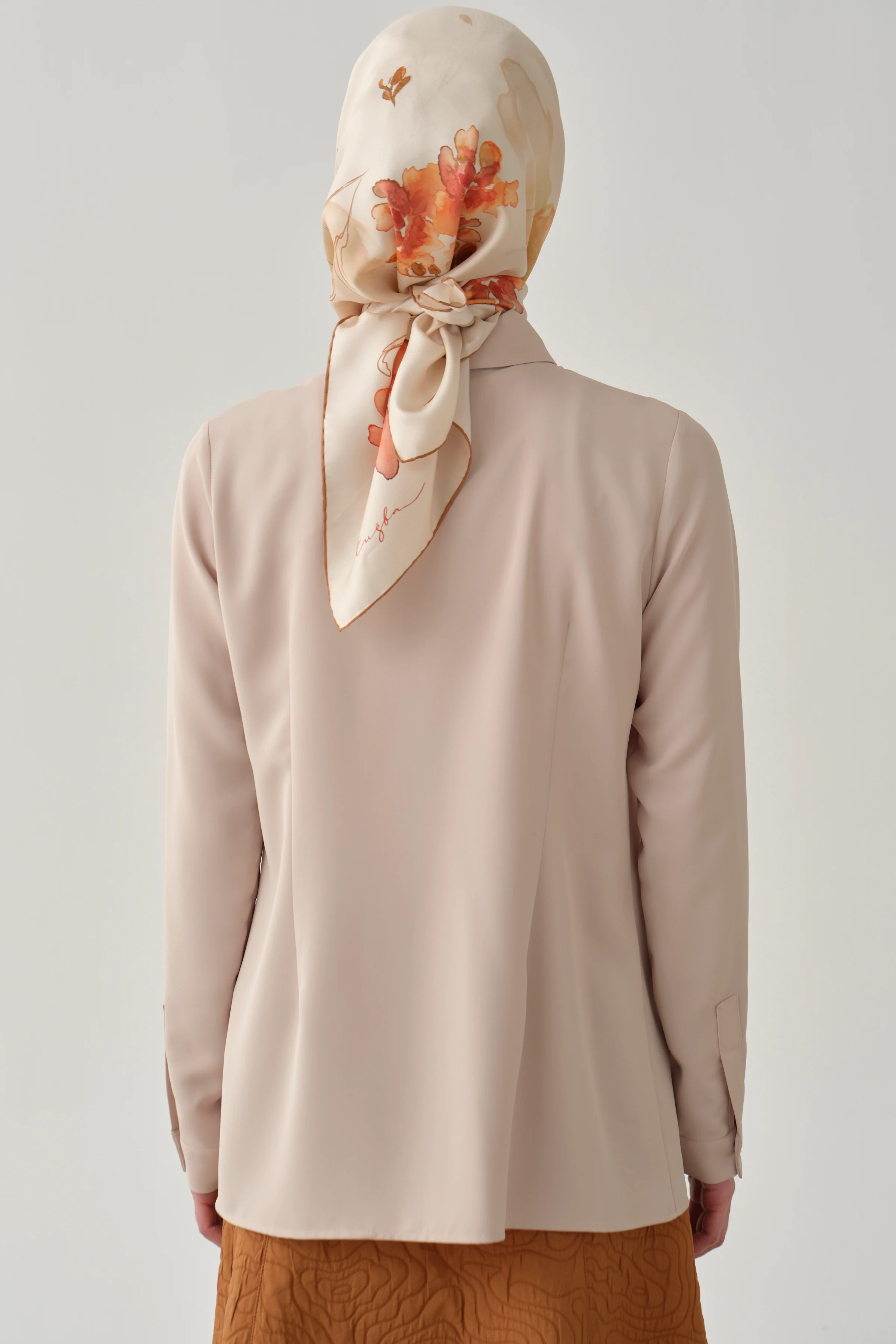 Chemise basique à patte de boutonnage cachée - Beige - Image 6