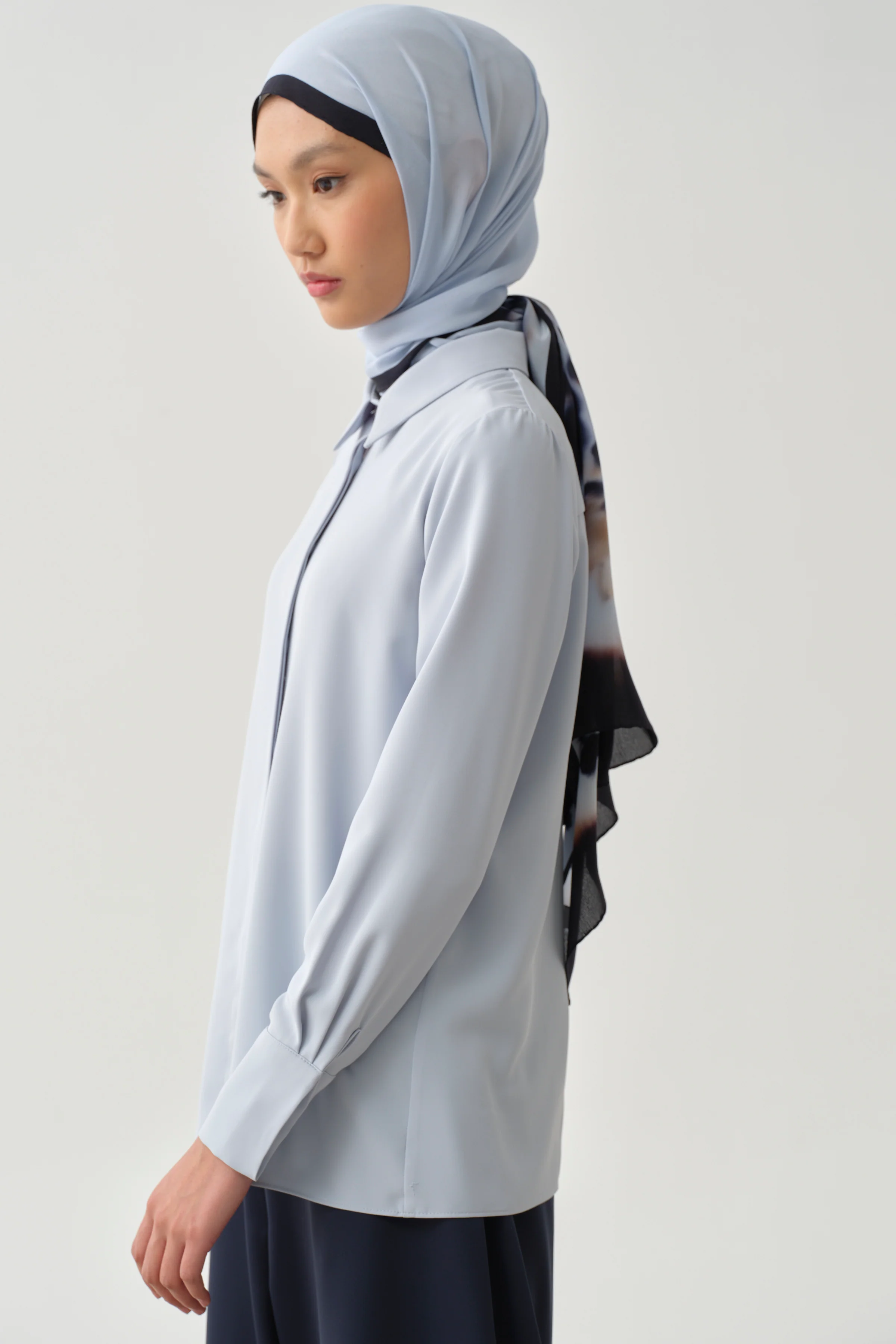 Chemise basique à patte de boutonnage cachée - Bleu clair - Image 4