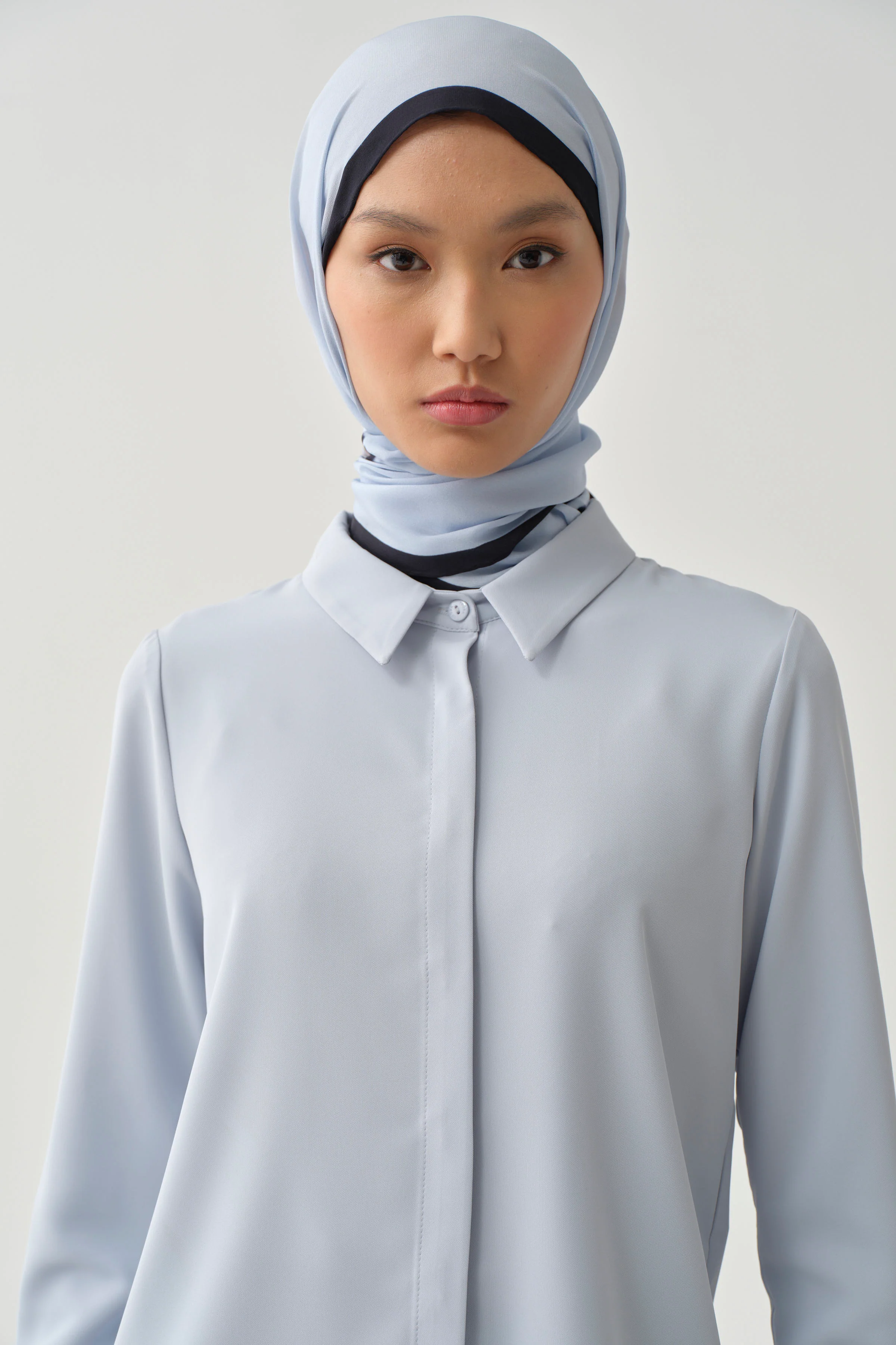 Chemise basique à patte de boutonnage cachée - Bleu clair - Image 5