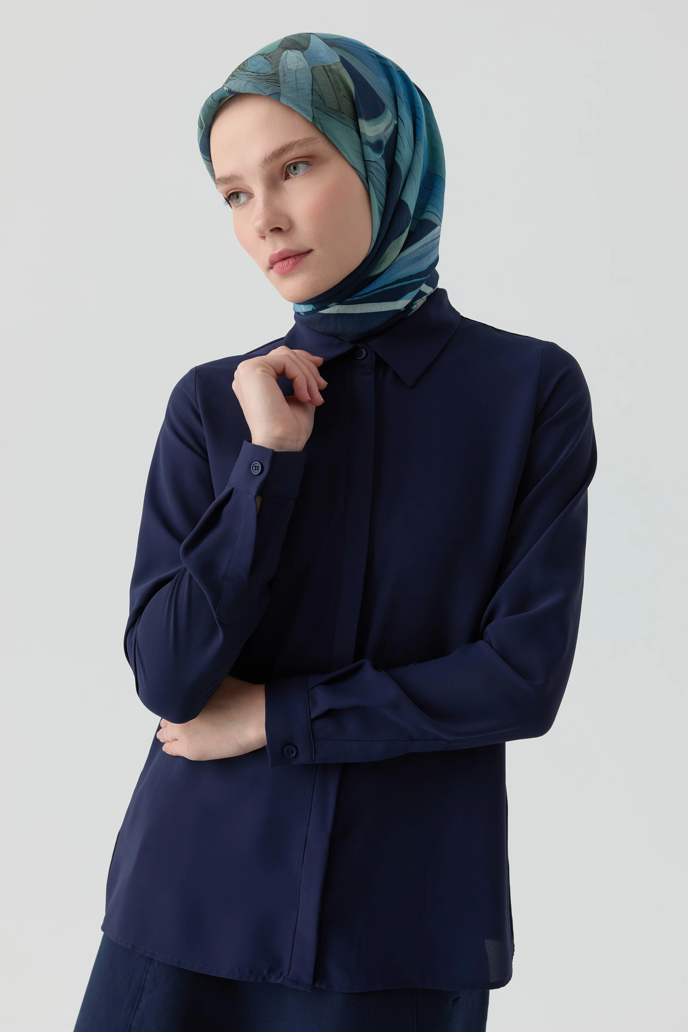 Chemise basique à patte de boutonnage cachée - Blue marine - Image 3