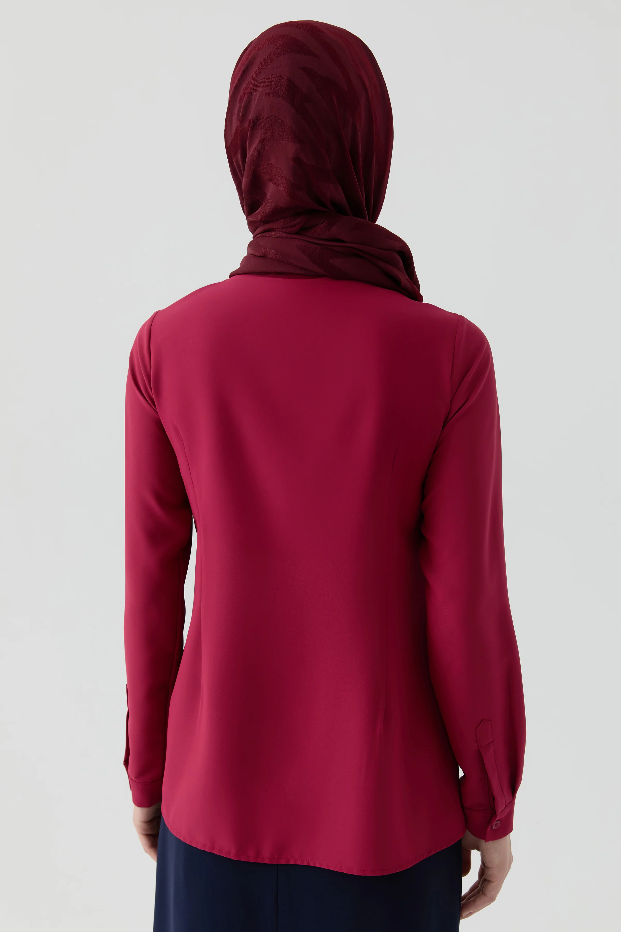 Chemise basique à patte de boutonnage cachée - Cerise rouge - Image 5