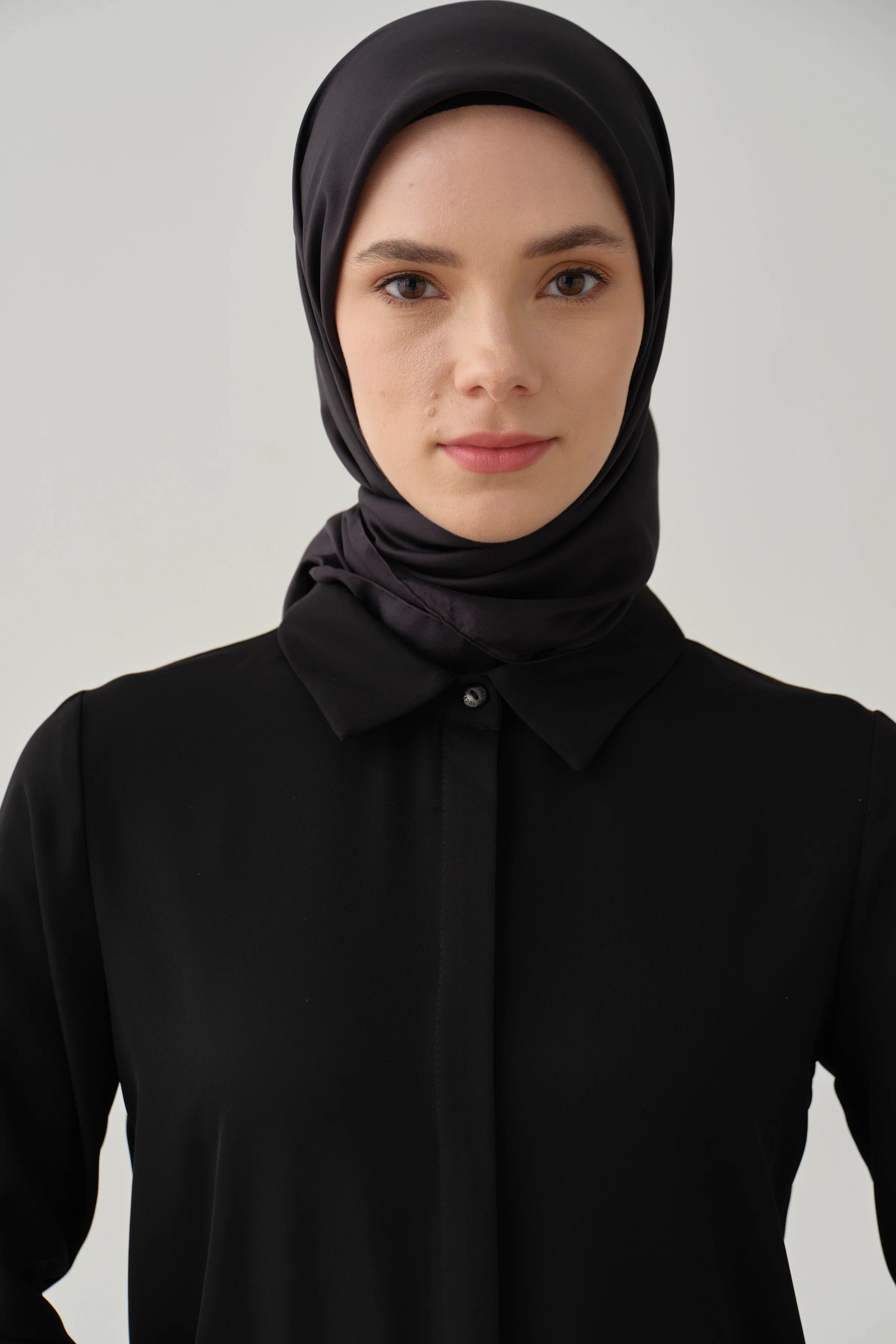 Chemise basique à patte de boutonnage cachée - Noir - Image 5