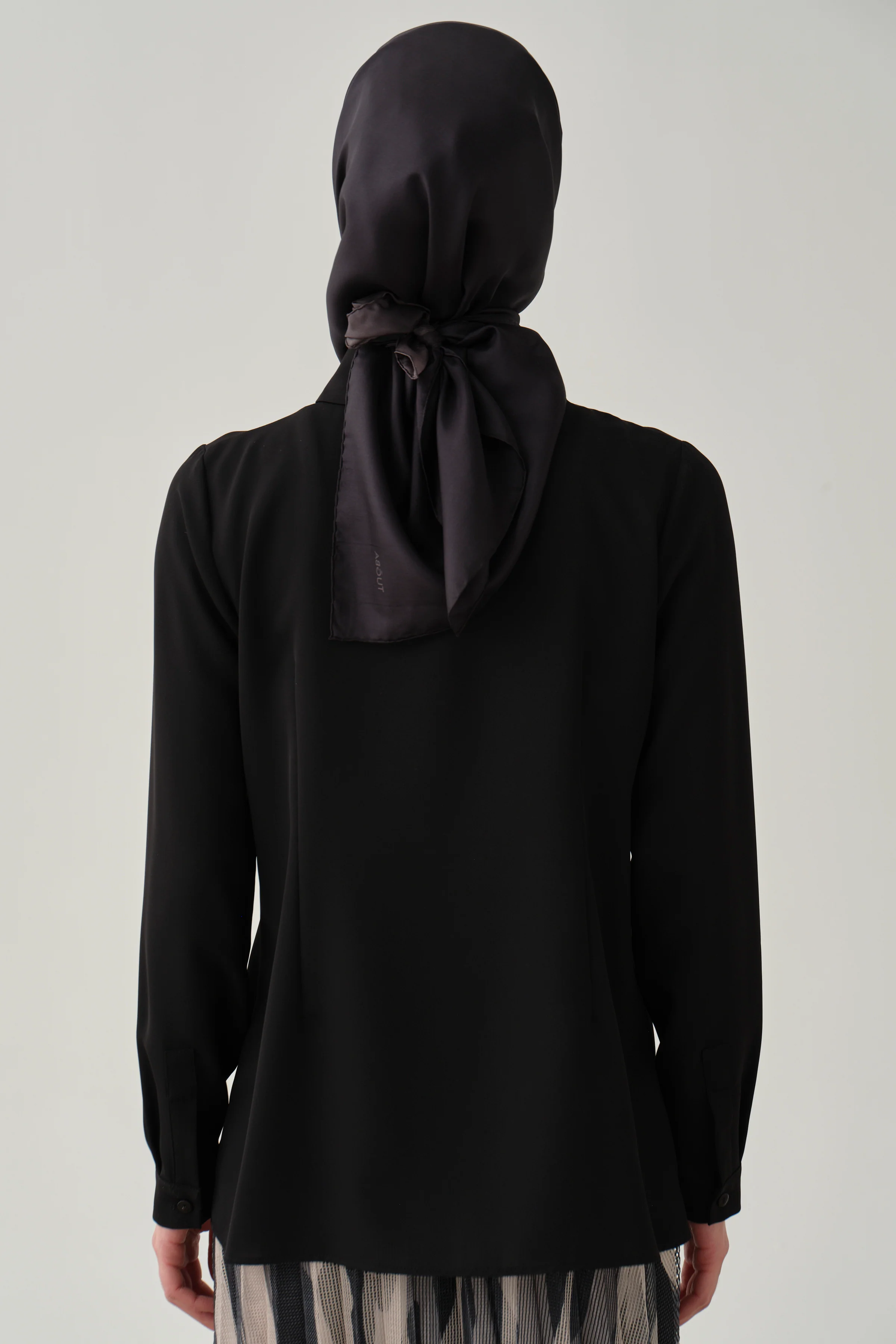 Chemise basique à patte de boutonnage cachée - Noir - Image 6