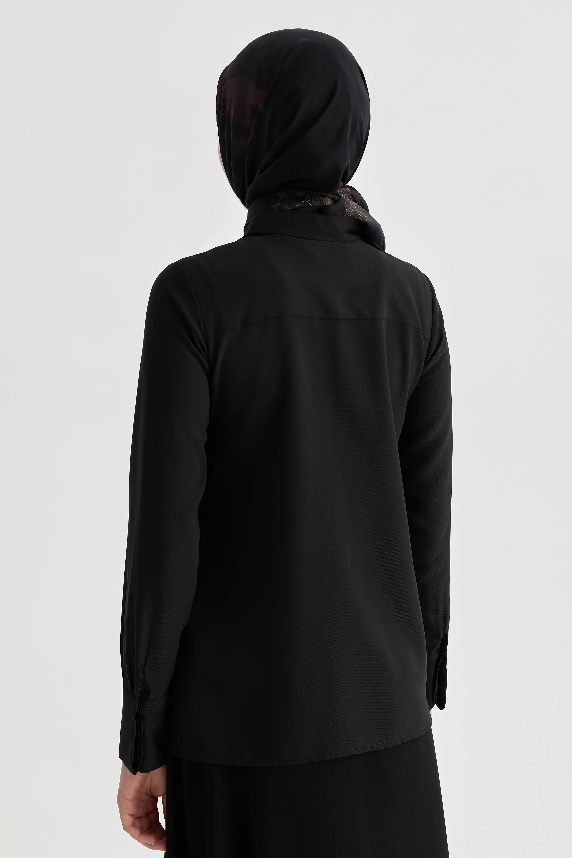 Chemise basique à patte de boutonnage cachée - Noir - Image 4