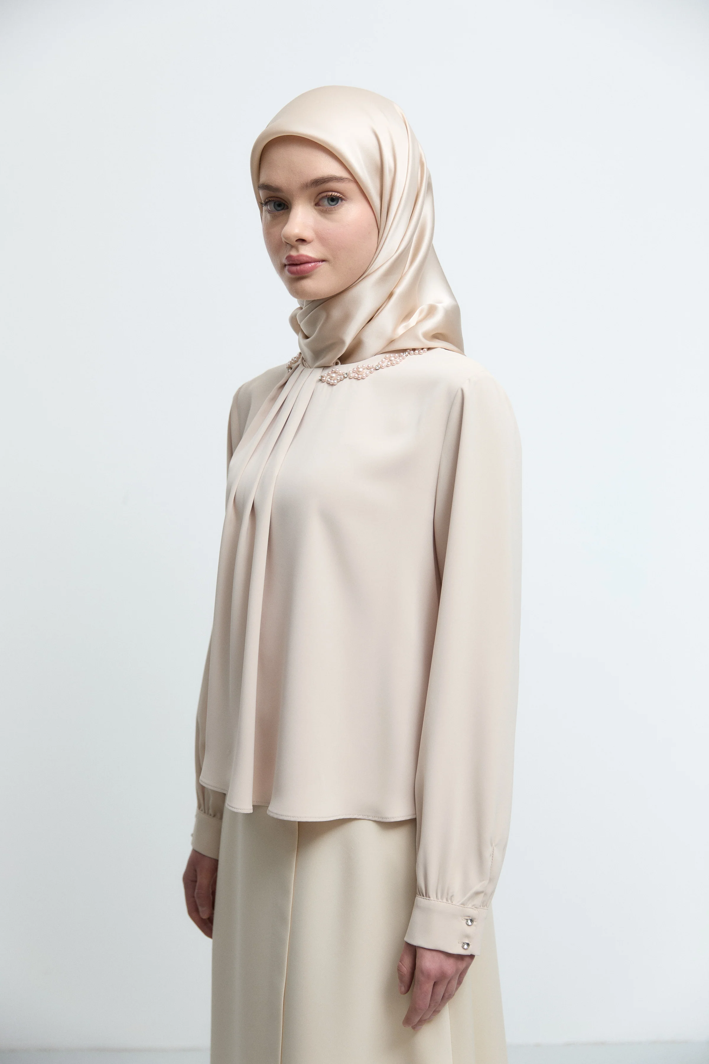 Chemisier avec détail cassé au col - Beige - Image 3