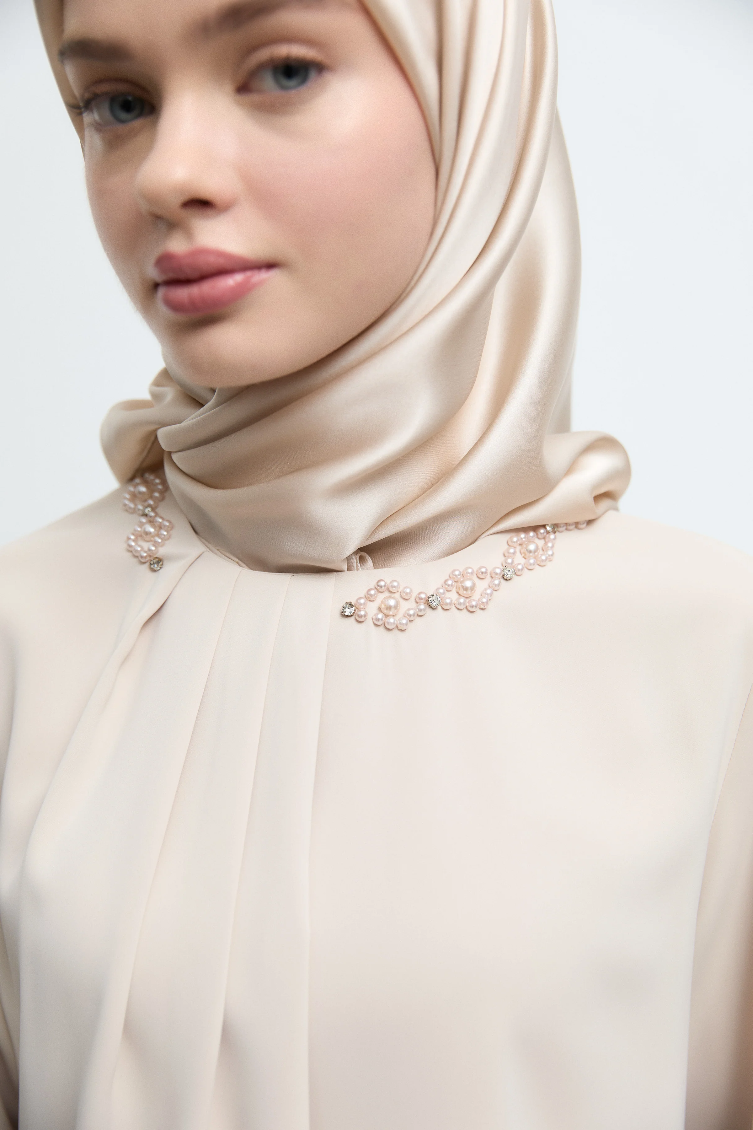 Chemisier avec détail cassé au col - Beige - Image 5