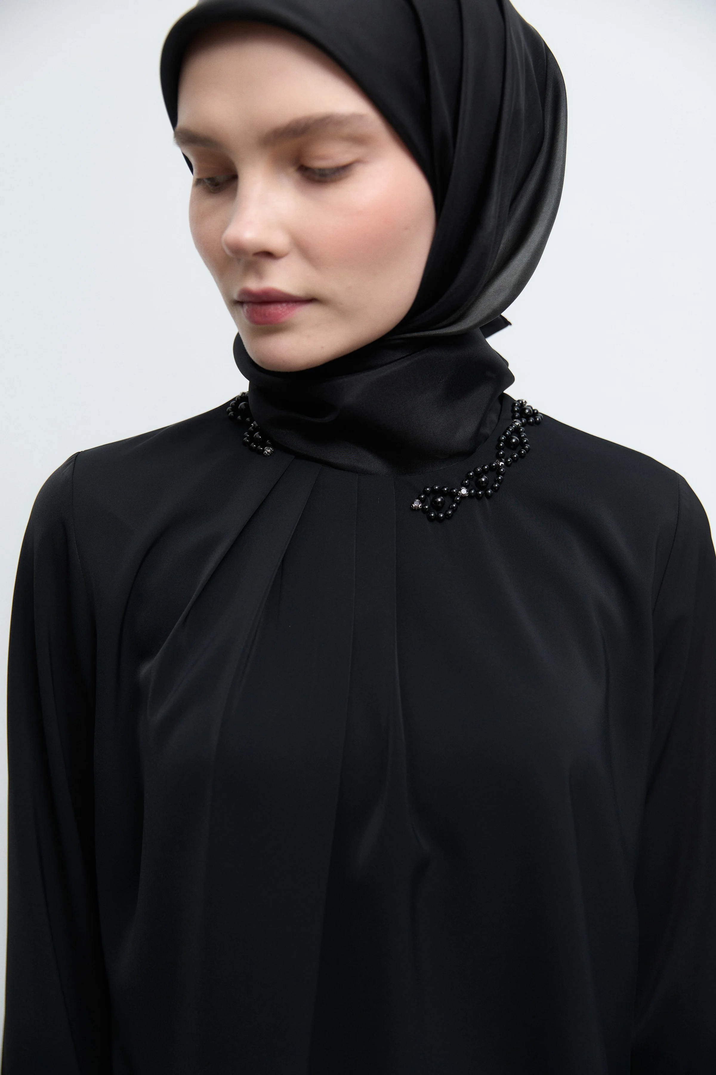 Chemisier avec détail cassé au col - Noir - Image 3