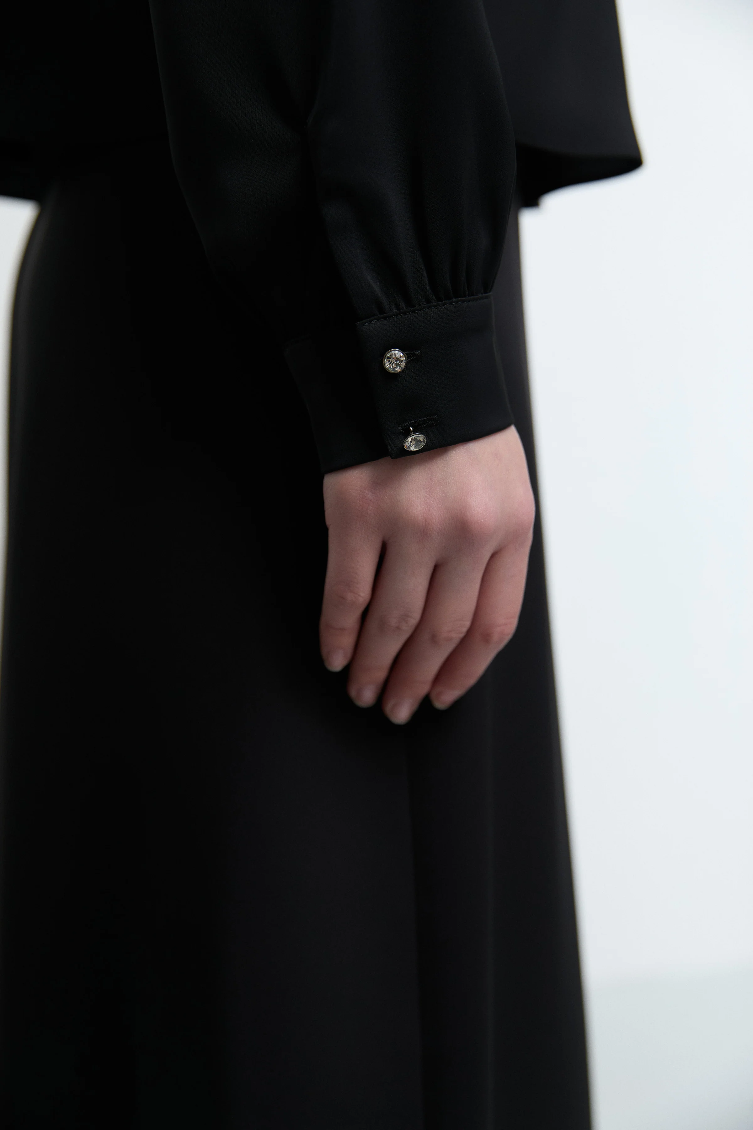 Chemisier avec détail cassé au col - Noir - Image 5