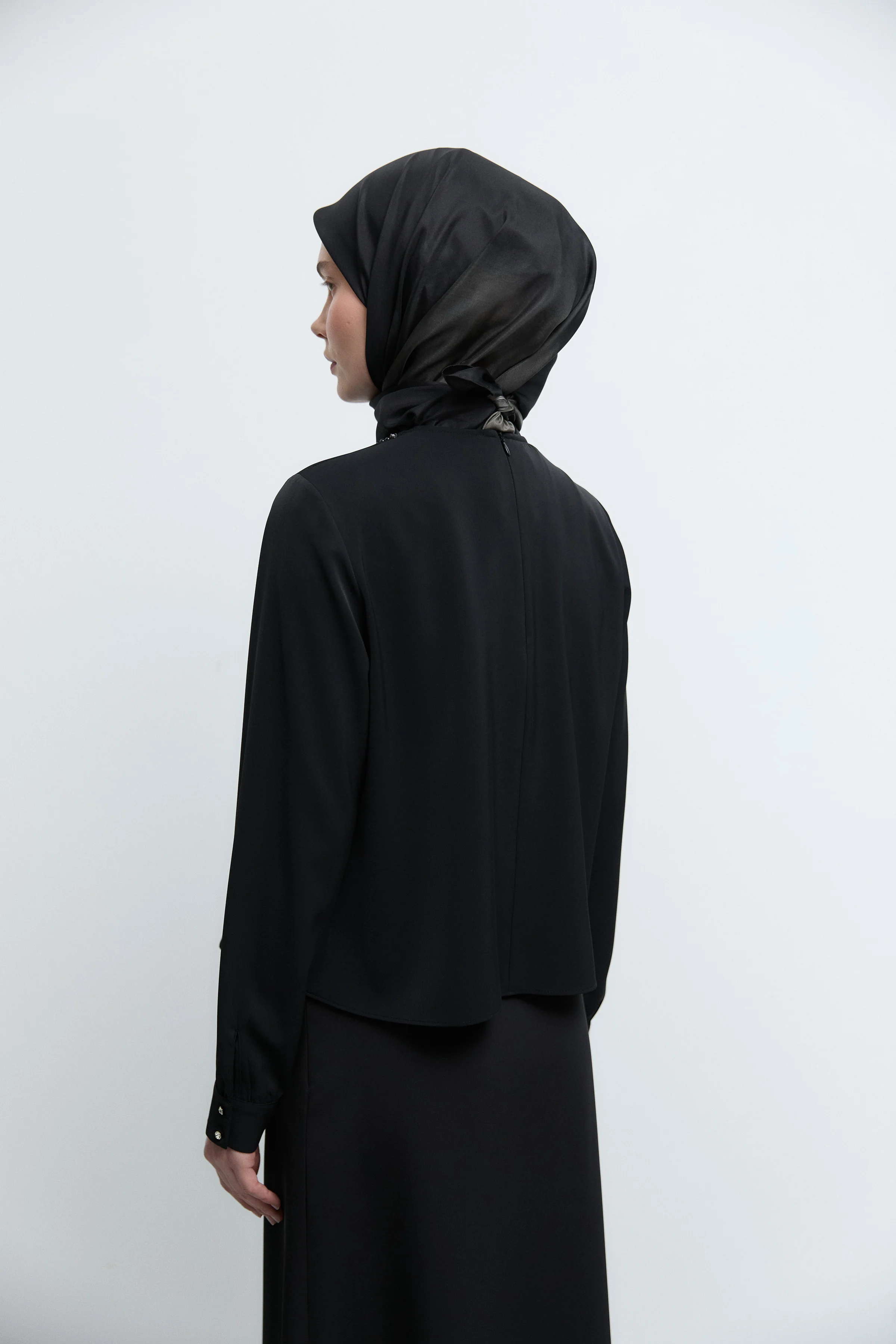 Chemisier avec détail cassé au col - Noir - Image 6