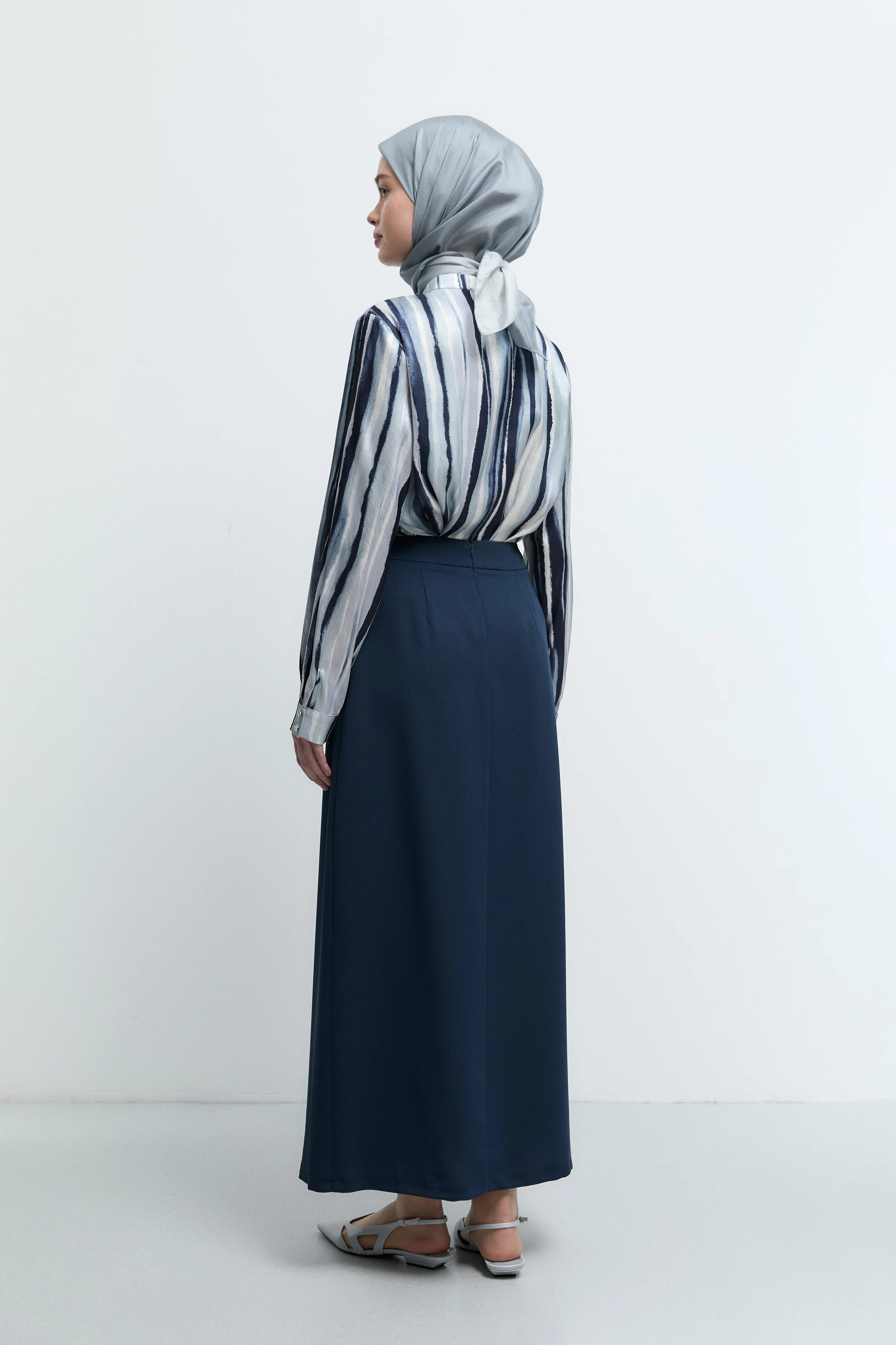 Jupe avec détail plié sur le devant - Blue marine - Image 6