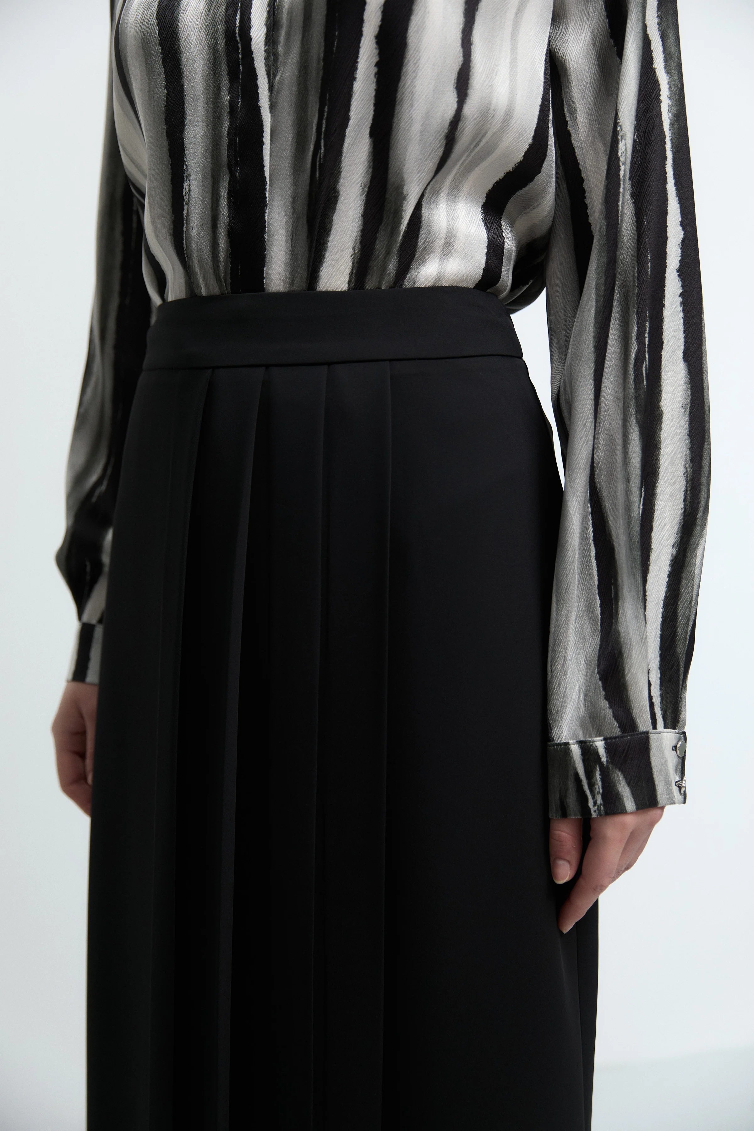 Jupe avec détail plié sur le devant - Noir - Image 3