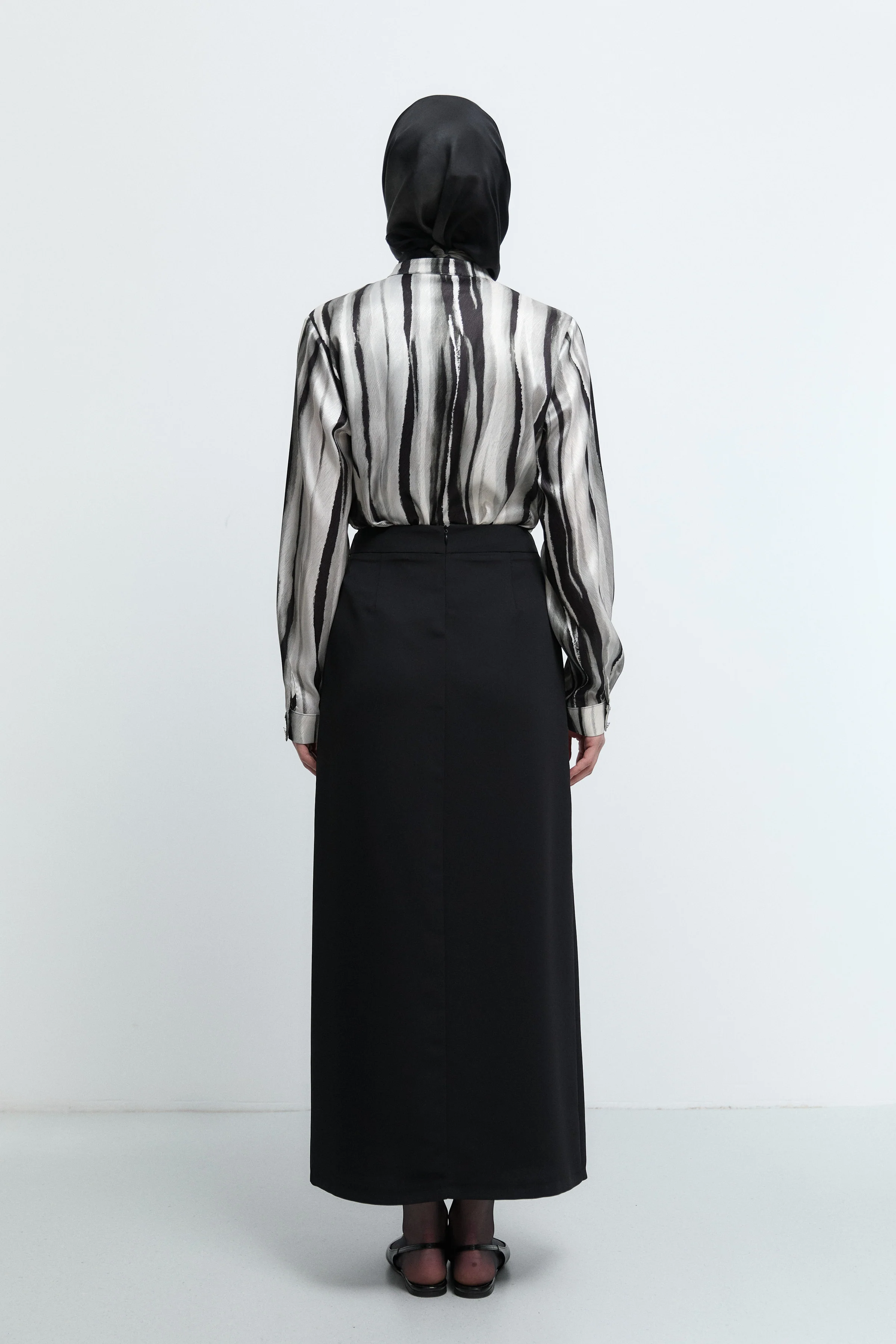 Jupe avec détail plié sur le devant - Noir - Image 4