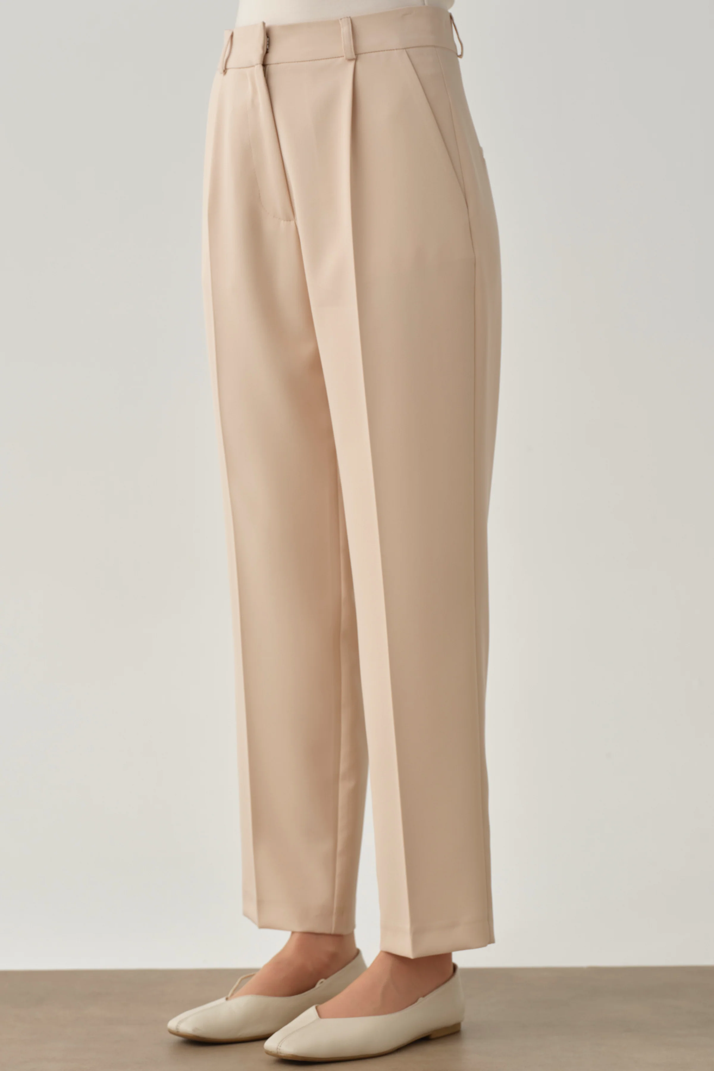Pantalon basique à pince unique - Beige - Image 5