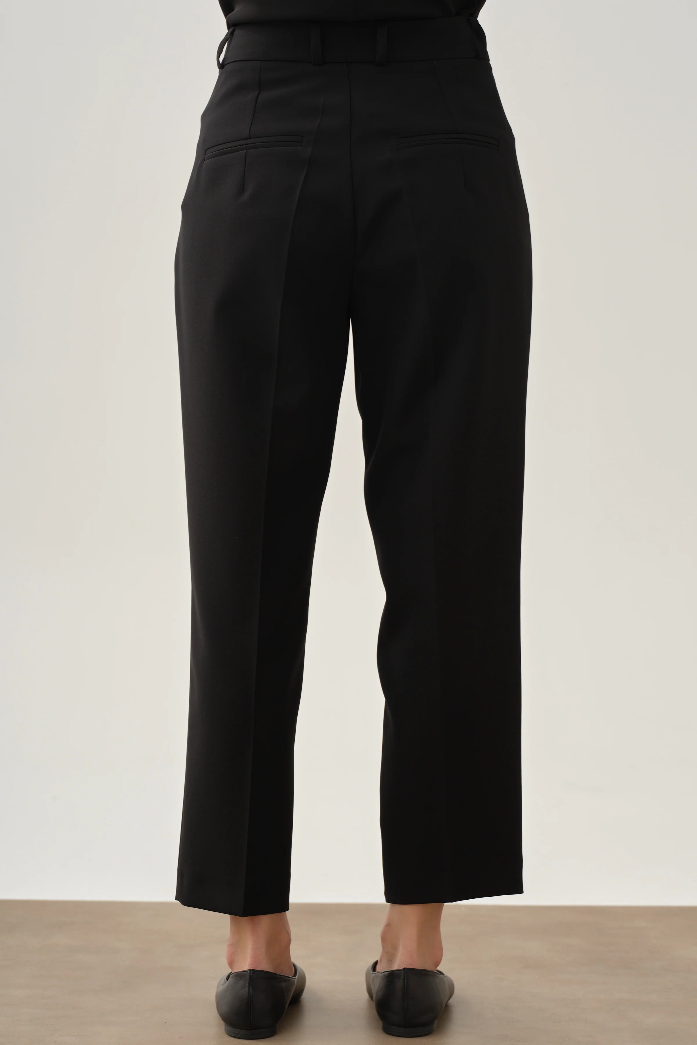 Pantalon basique à pince unique - Noir - Image 5