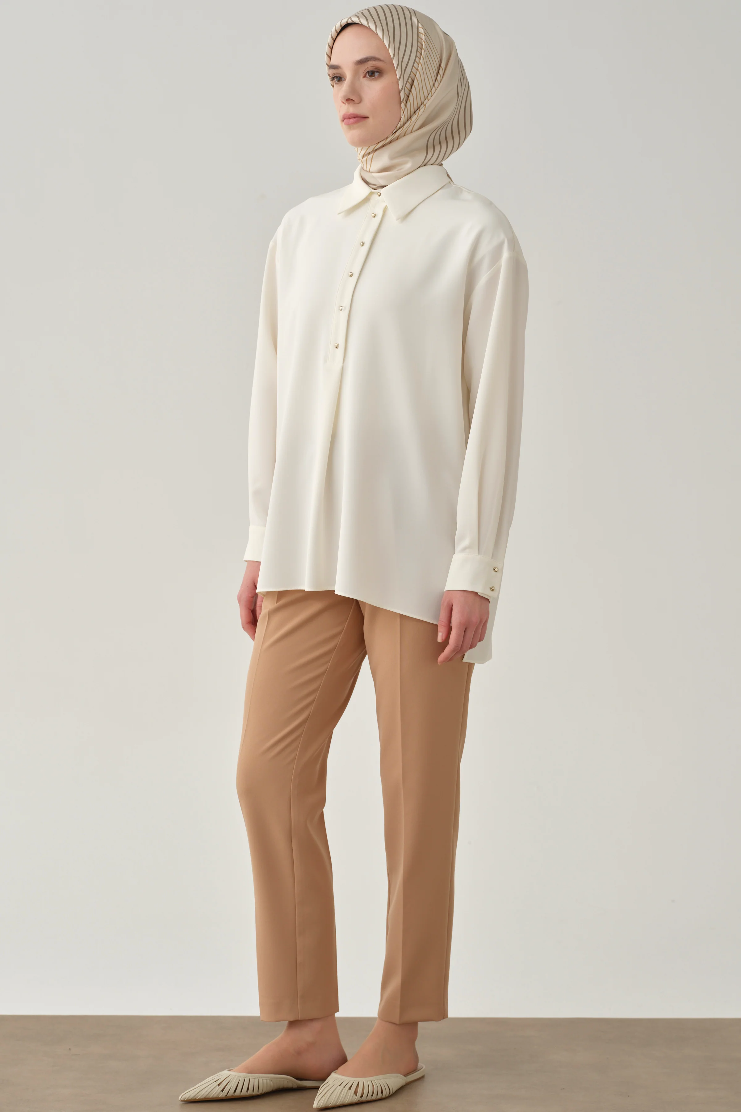 Pantalon carotte à taille élastiquée - Chamois - Image 3