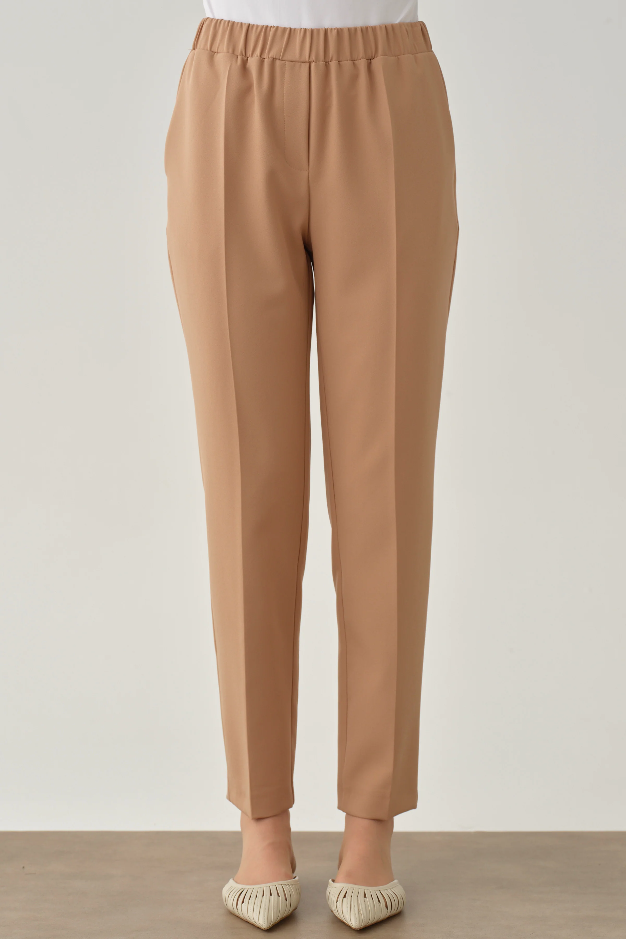 Pantalon carotte à taille élastiquée - Chamois - Image 4