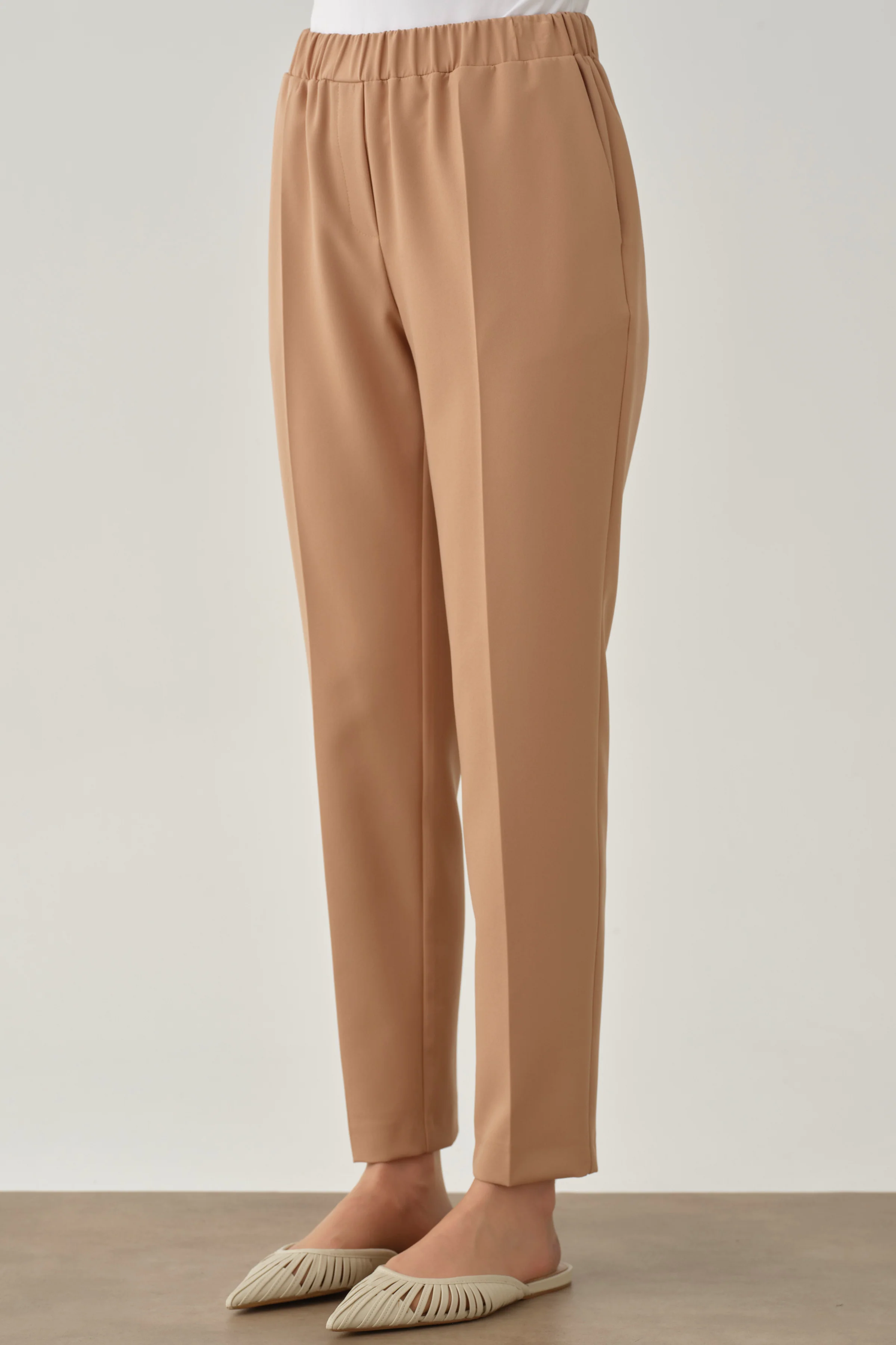 Pantalon carotte à taille élastiquée - Chamois - Image 5