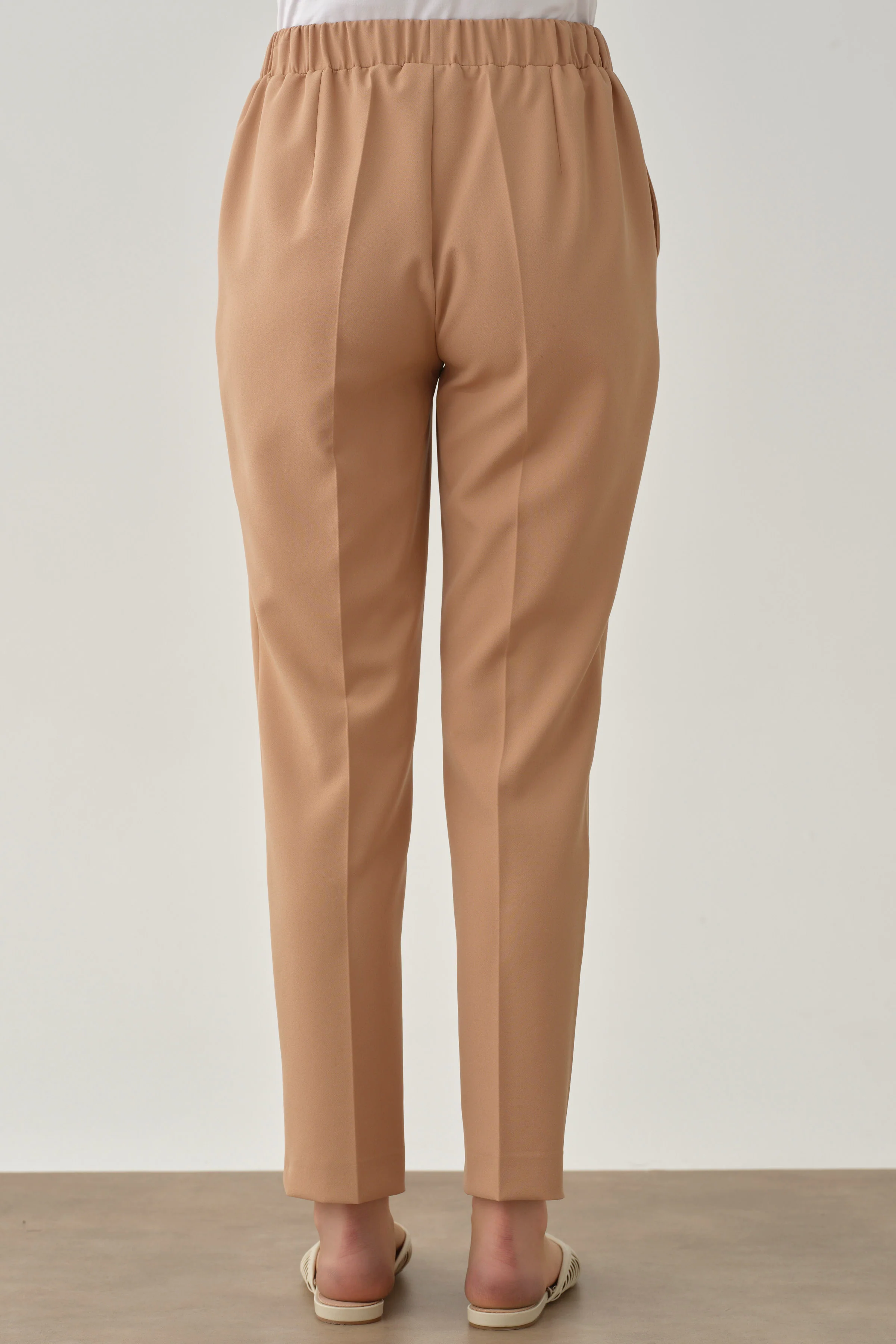 Pantalon carotte à taille élastiquée - Chamois - Image 6