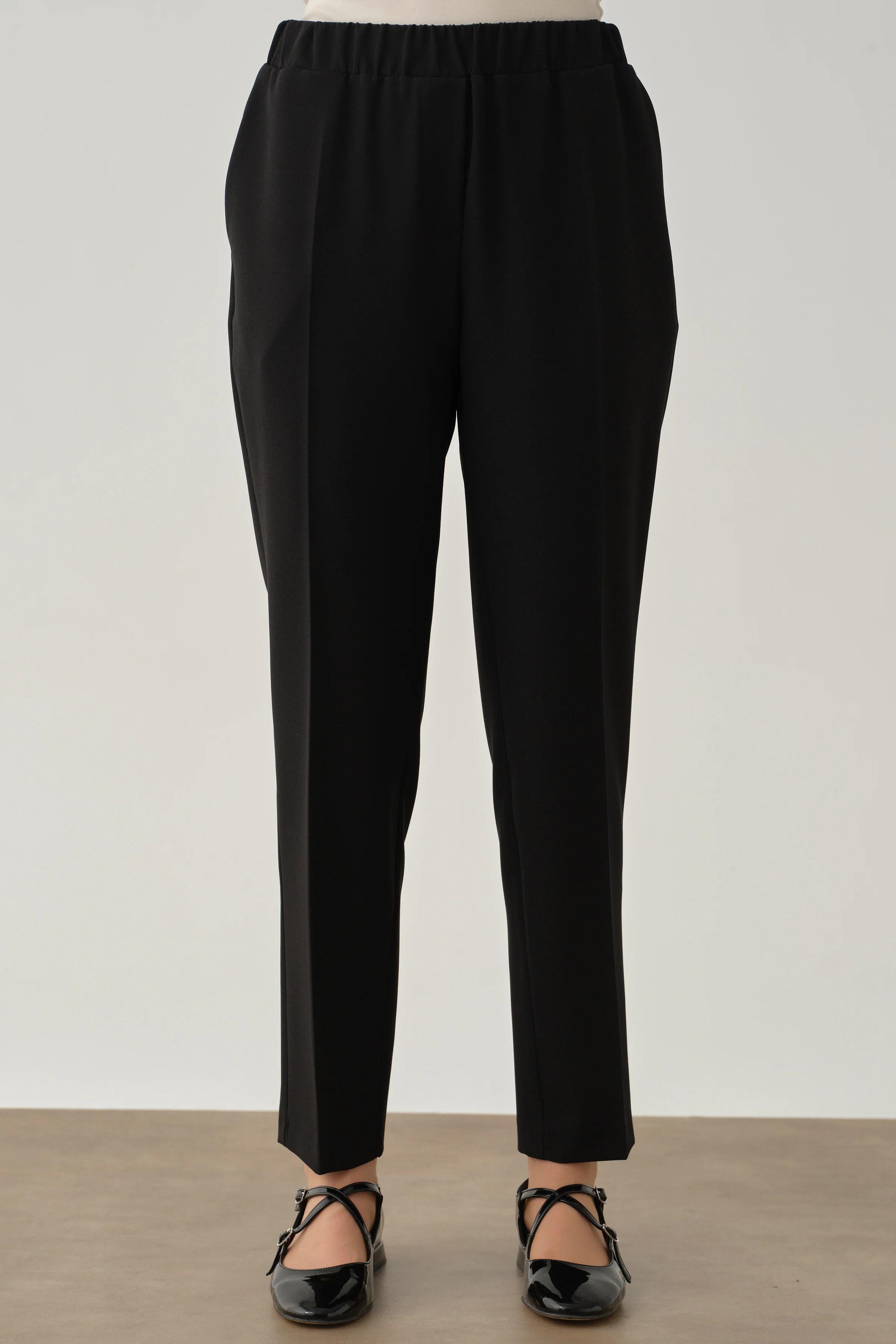 Pantalon carotte à taille élastiquée - Noir - Image 5
