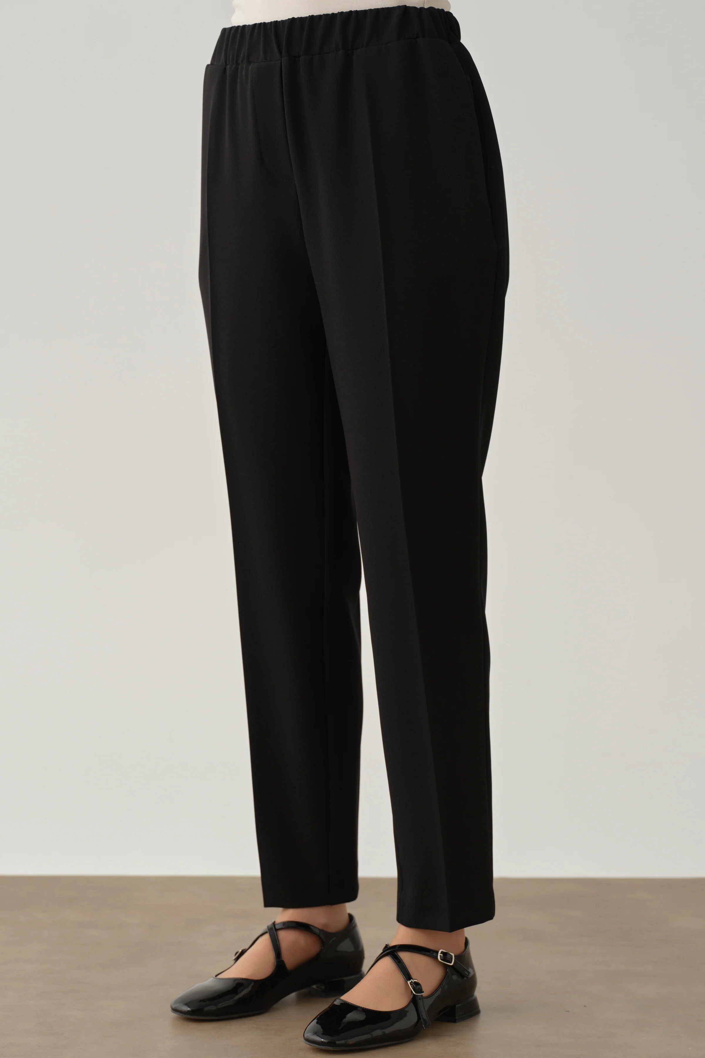 Pantalon carotte à taille élastiquée - Noir - Image 6