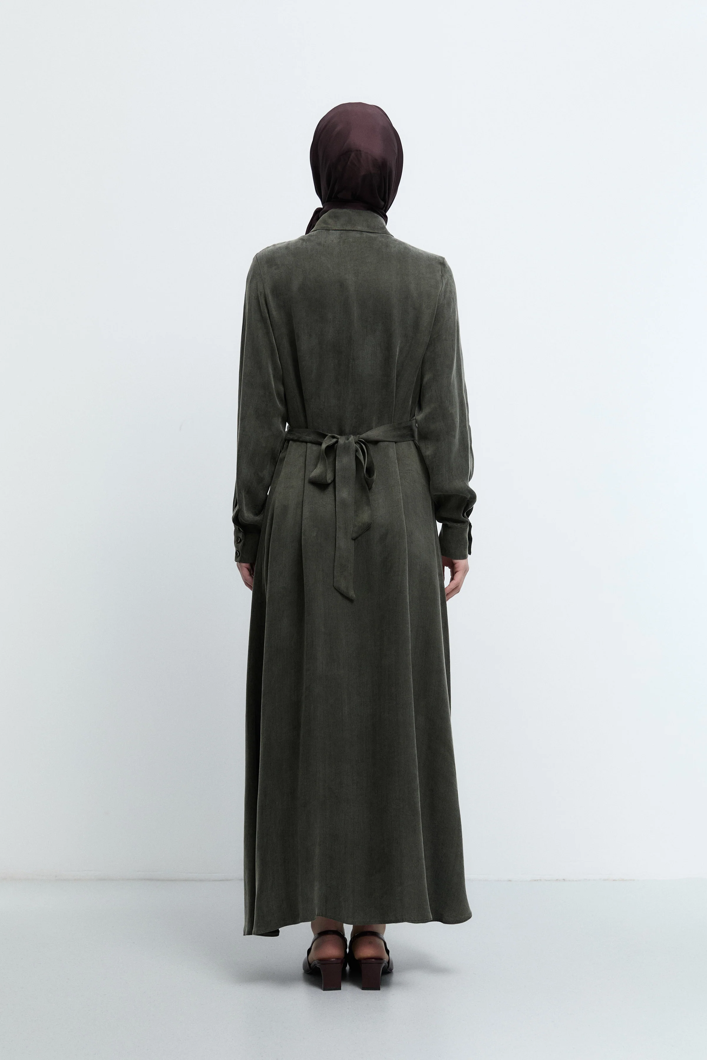 Robe à col chemise avec ceinture - Kaki - Image 6