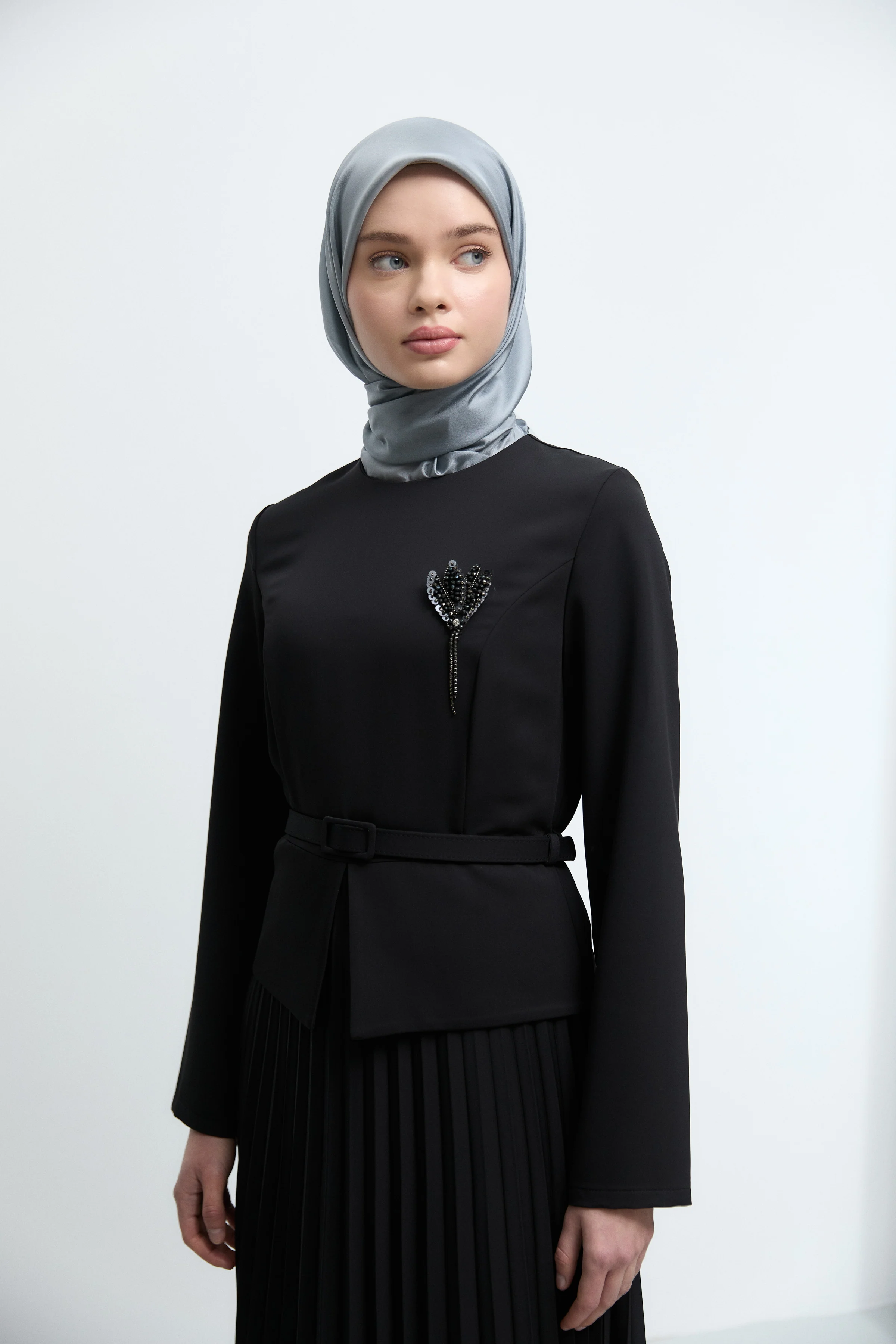 Robe à détail ceinturé - Noir - Image 5