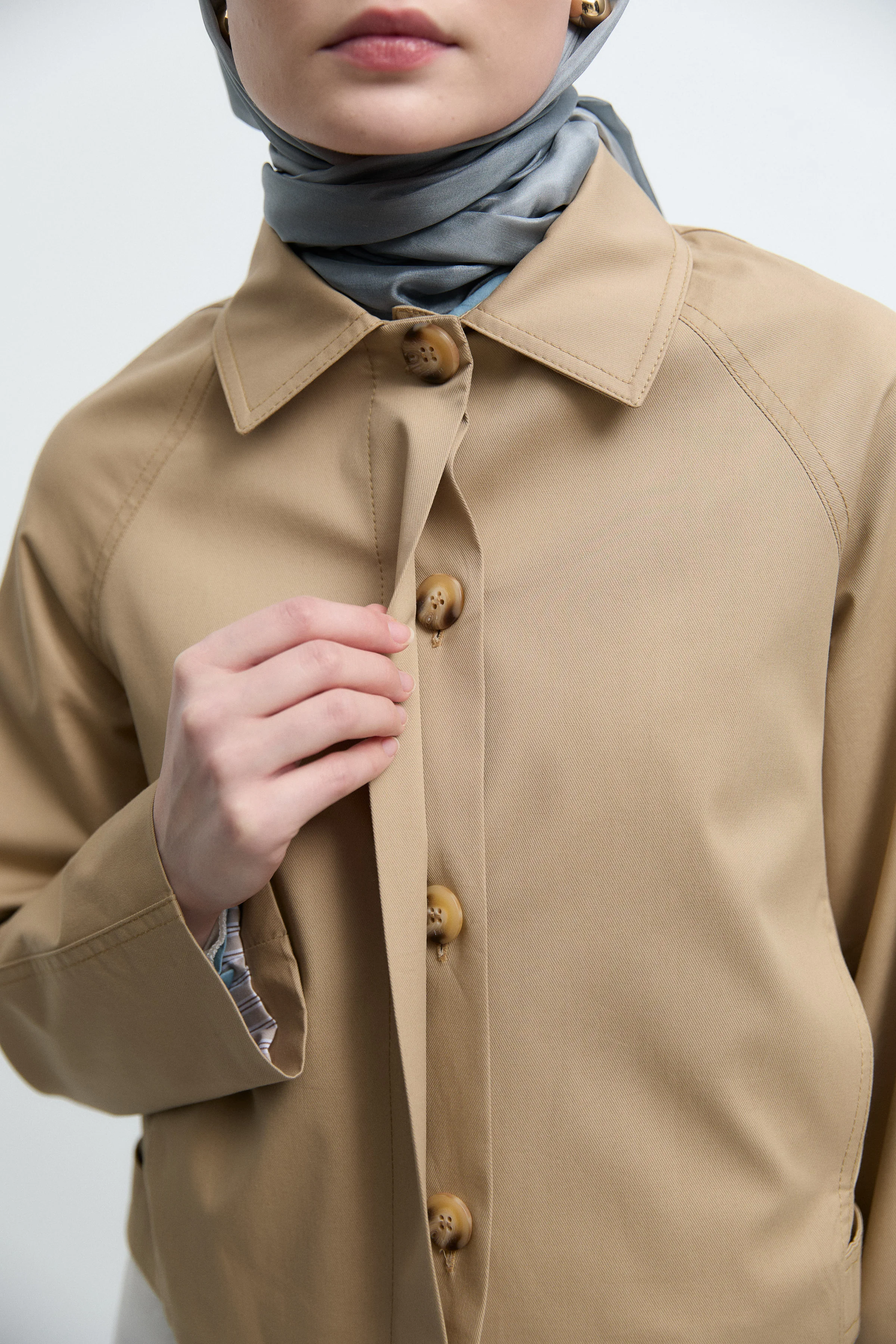 Trench-coat avec détail de coutures latérales - Beige - Image 5