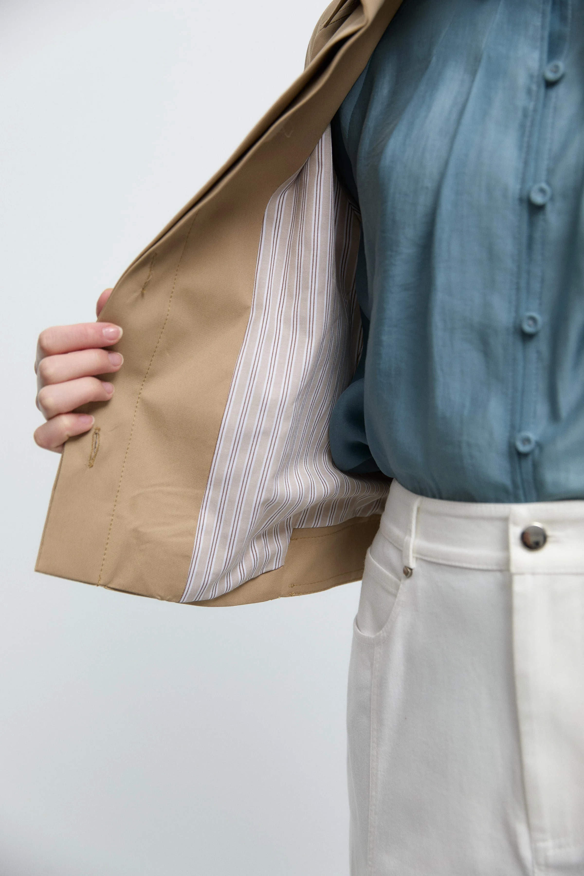 Trench-coat avec détail de coutures latérales - Beige - Image 7